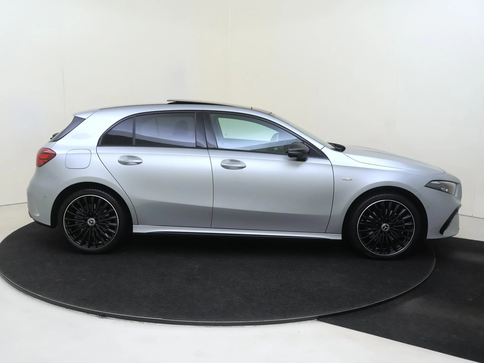Mercedes-Benz-A-Klasse-image-8