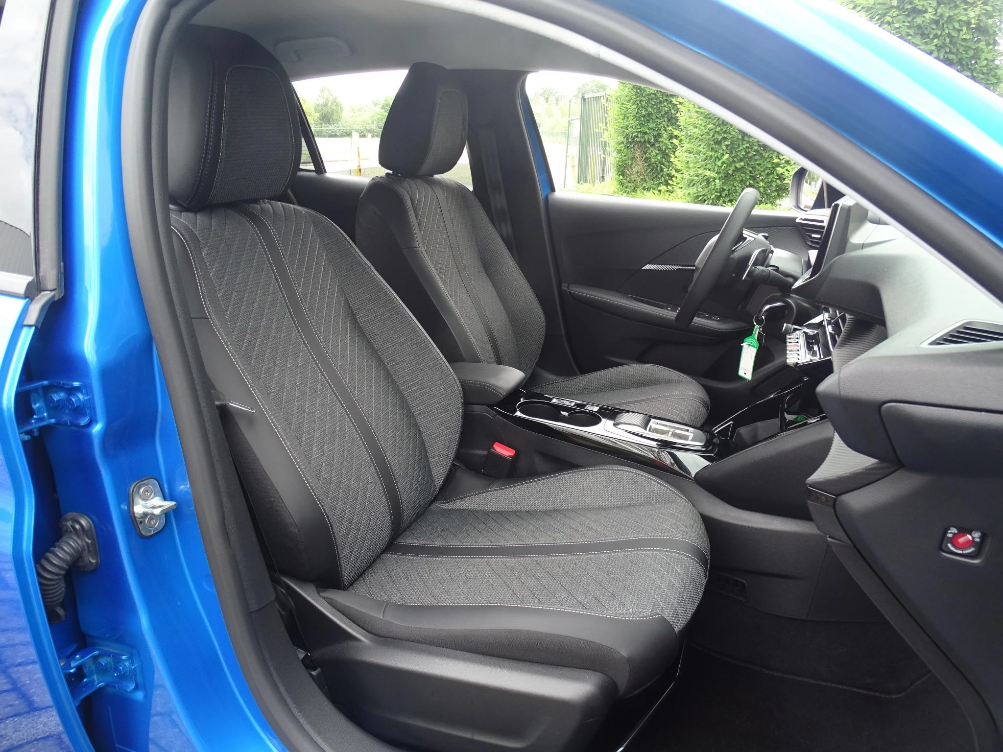 Peugeot 208 1.2 HYBRID 136 e-DSC6 Allure