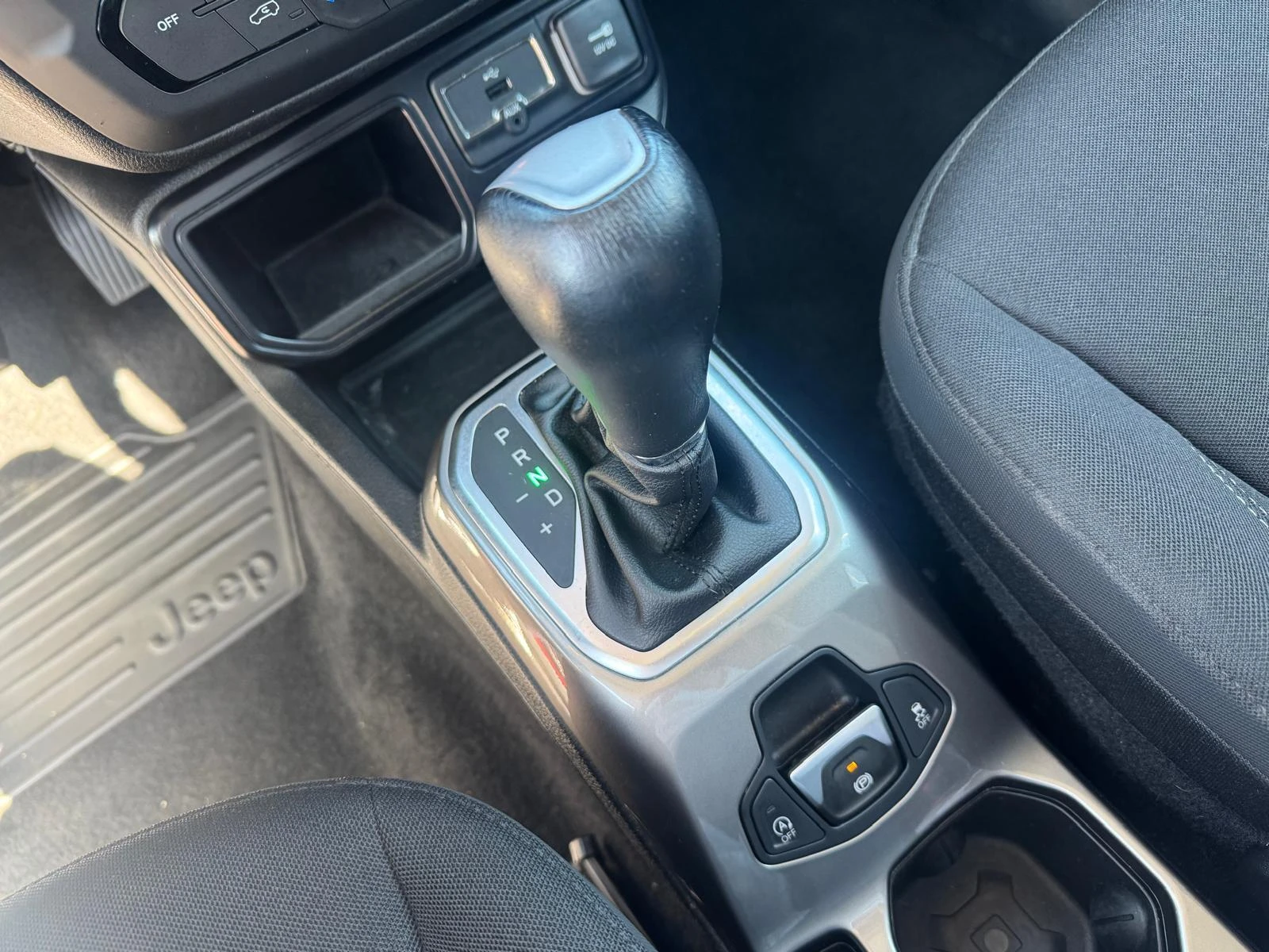 Jeep-Renegade-image-18
