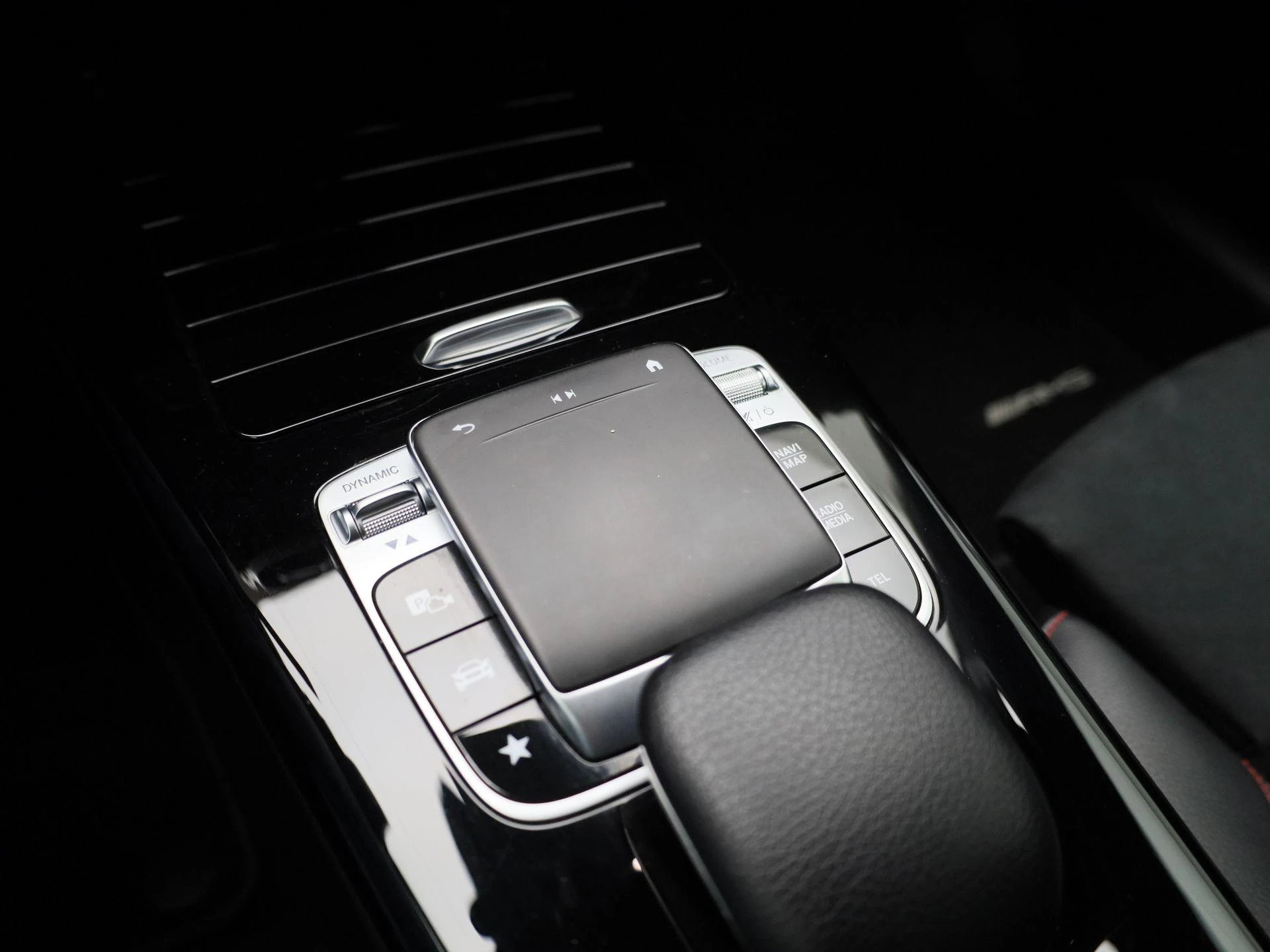 Mercedes-Benz-CLA-image-25