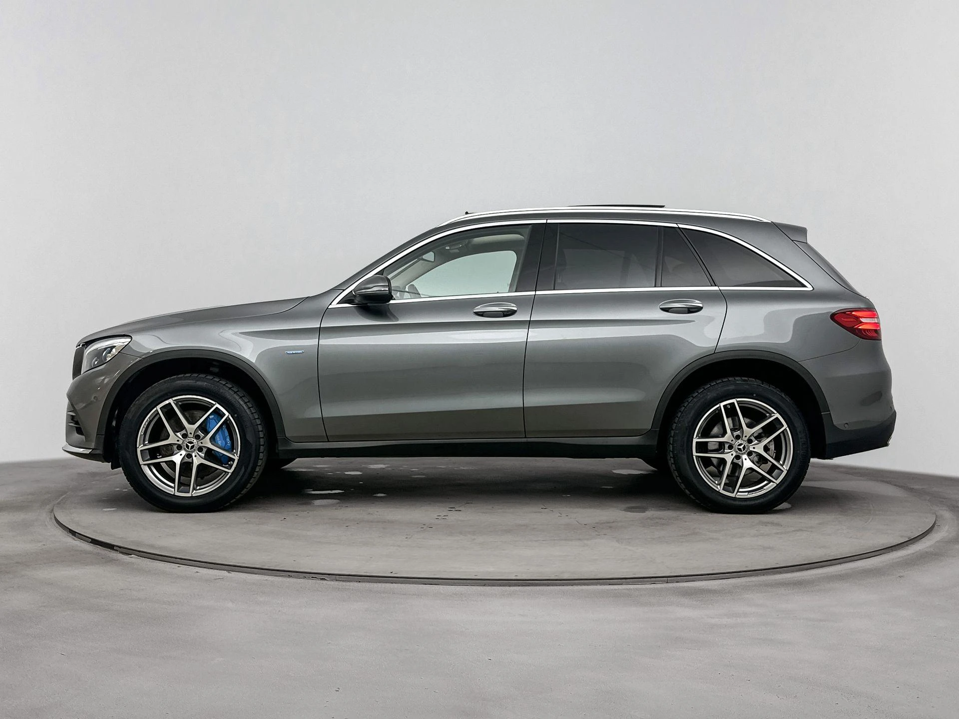 Mercedes-Benz-GLC-image-1