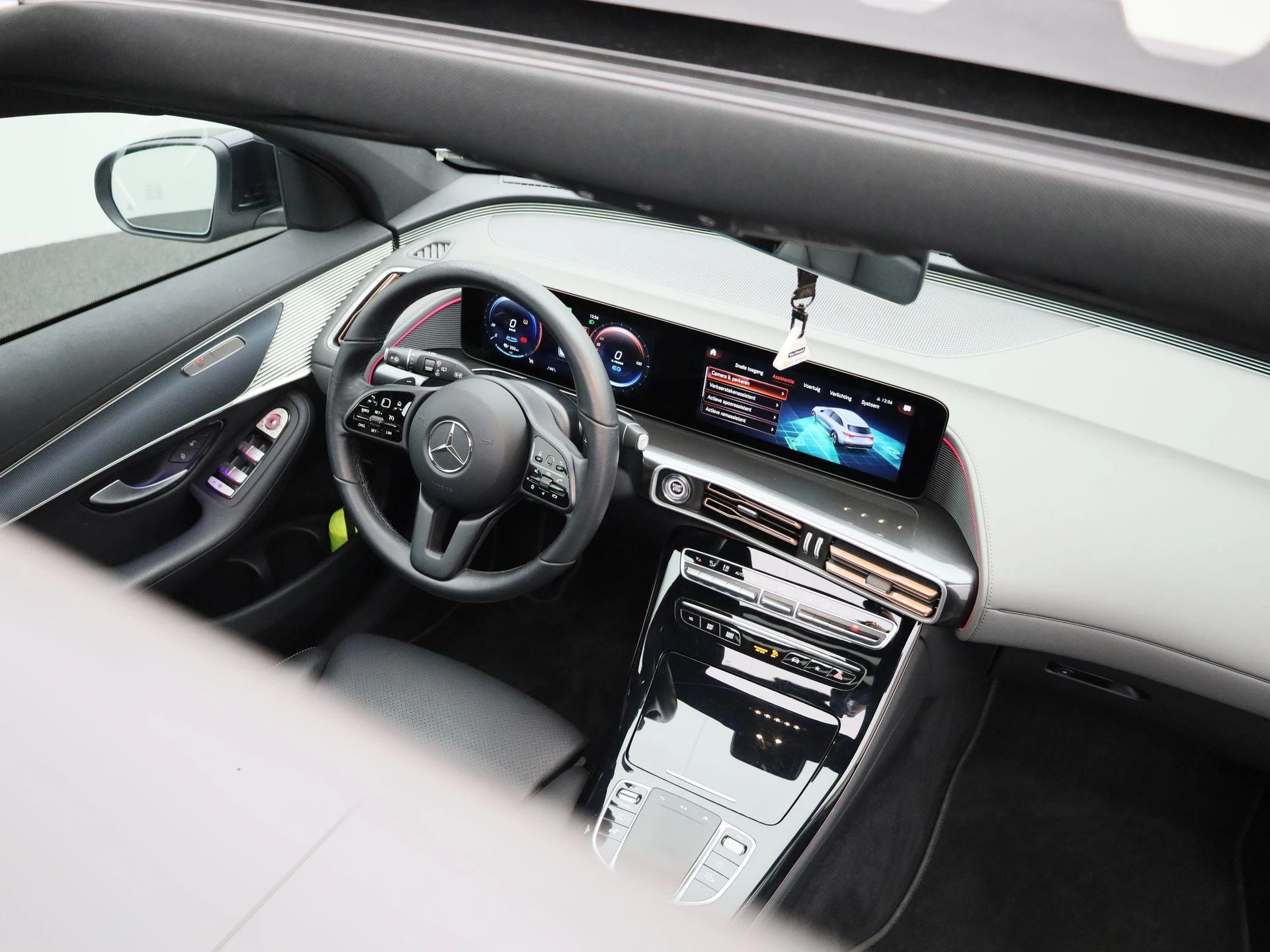 Mercedes-Benz-EQC-image-44