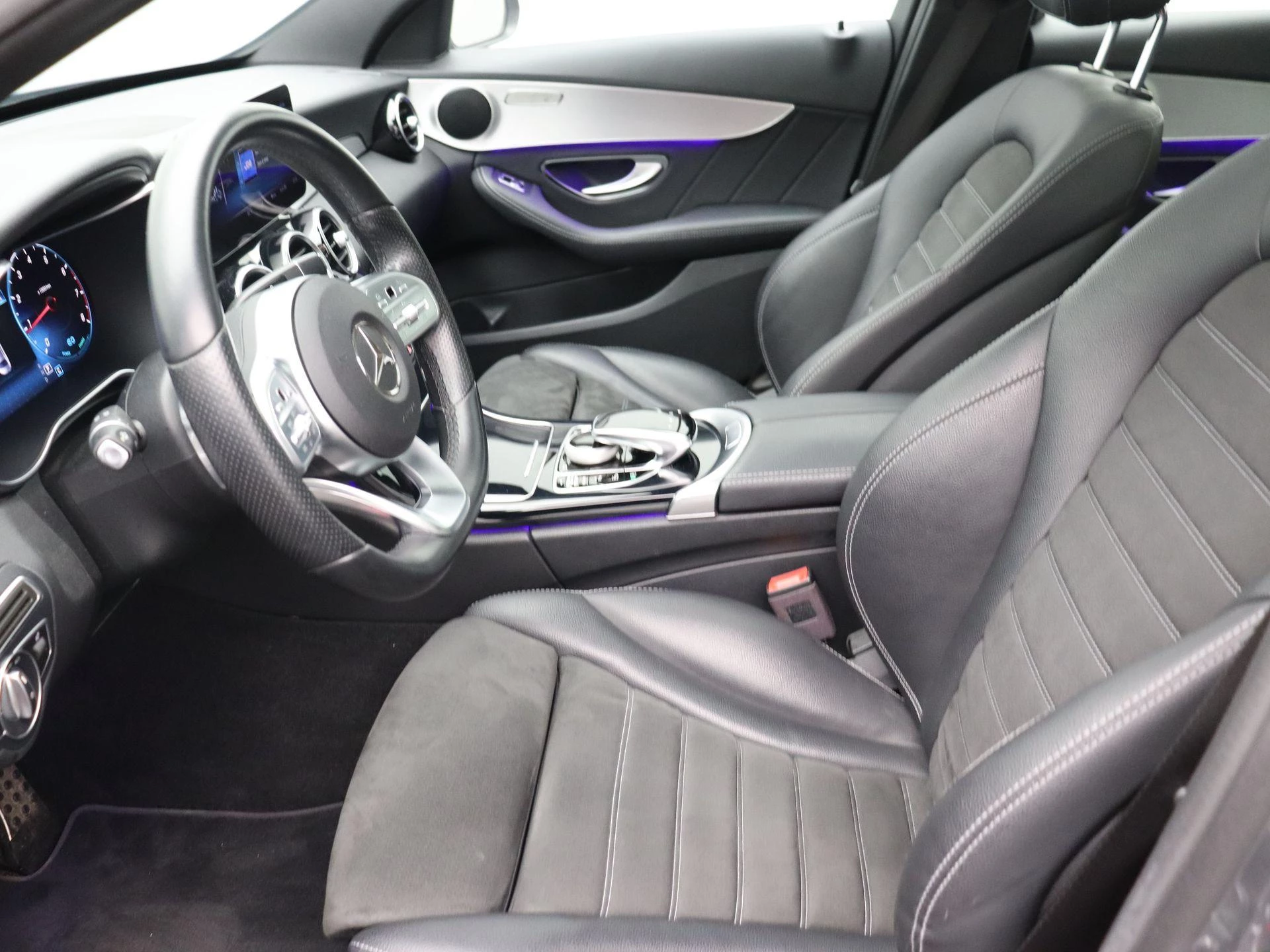 Mercedes-Benz C-Klasse 200 AMG LINE BERLINE + CARPLAY + PANORAMISCH DAK + MULTIBEAM LED +