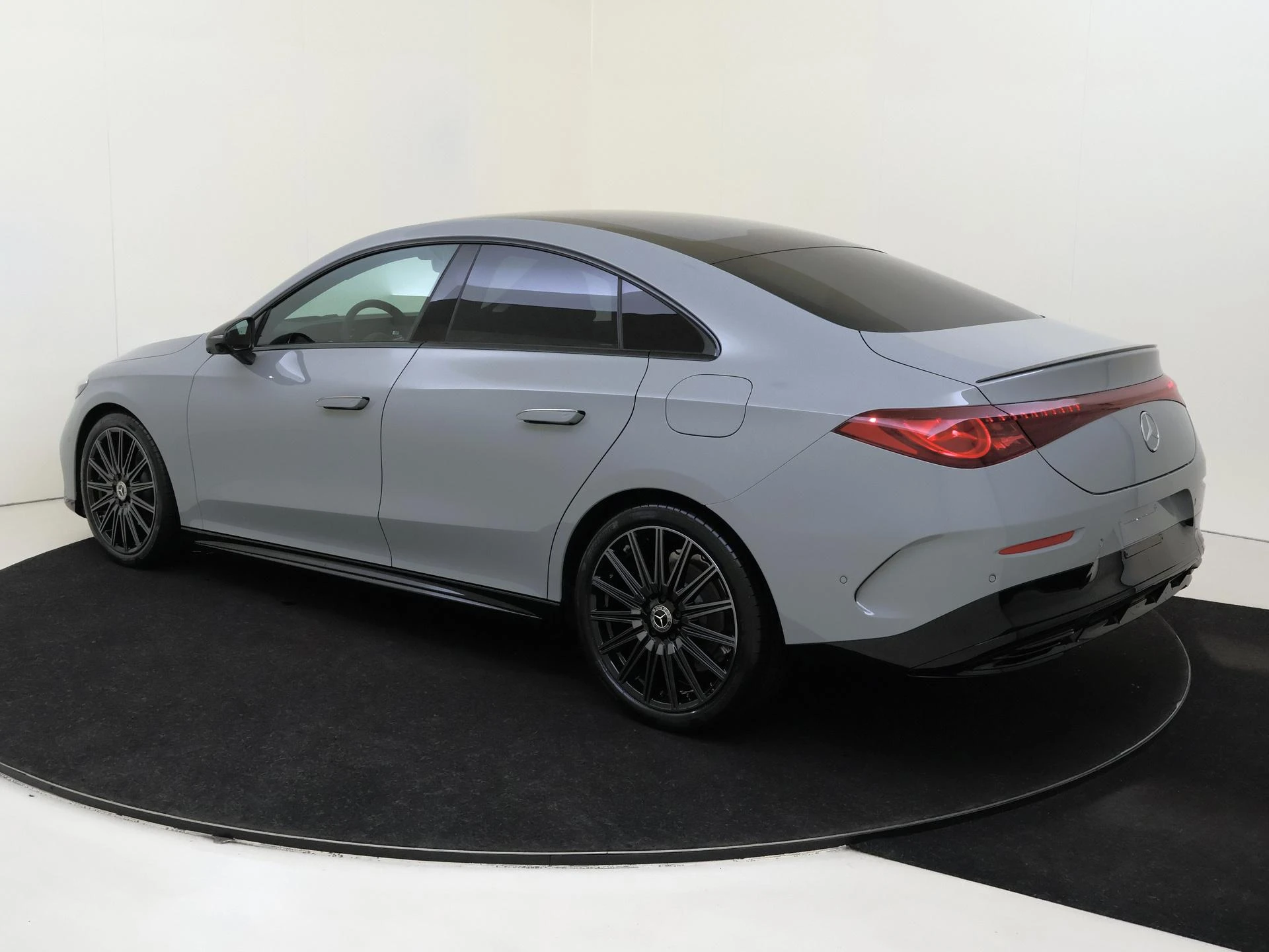 Mercedes-Benz-CLA-image-2