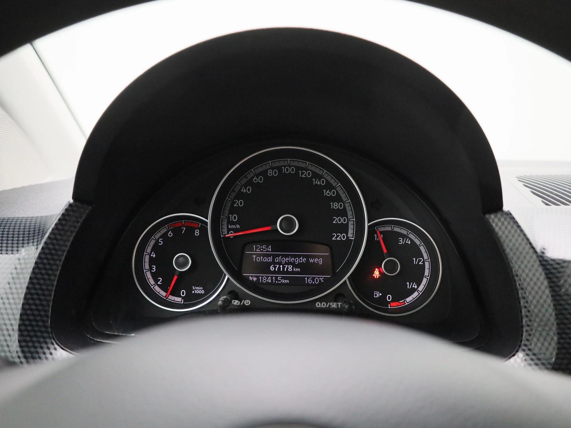 Volkswagen-up!-image-12