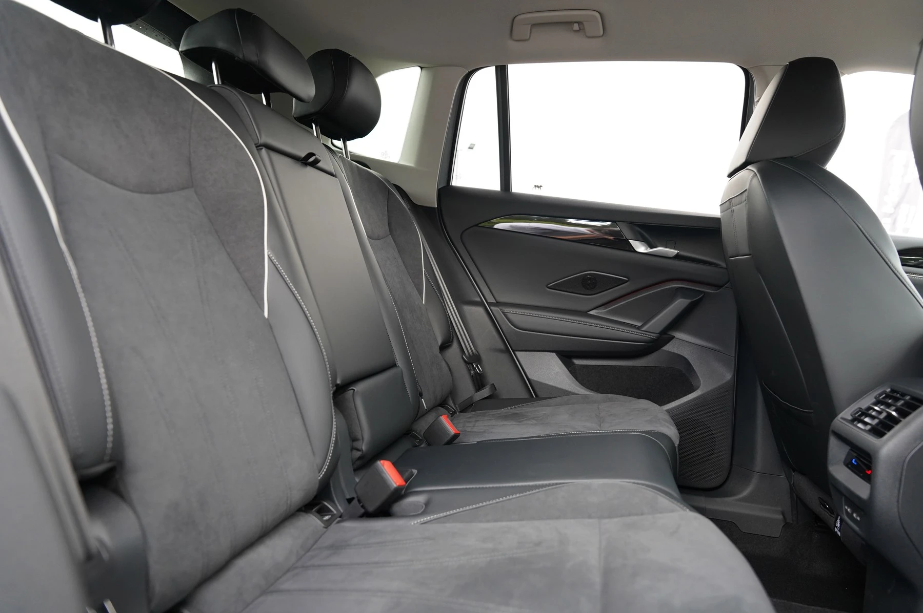 Volkswagen-Tiguan-image-9