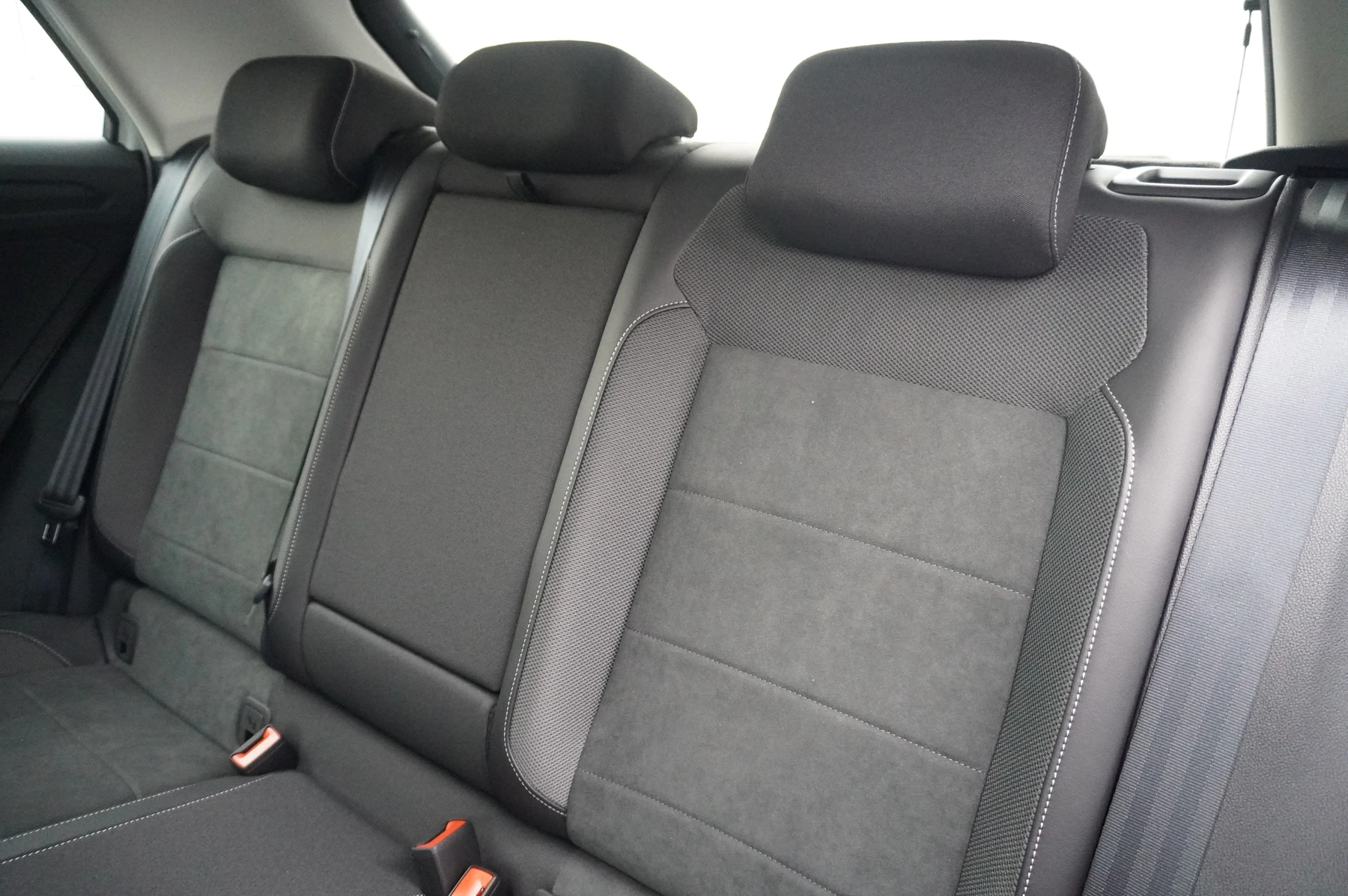 Volkswagen-T-Roc-image-41