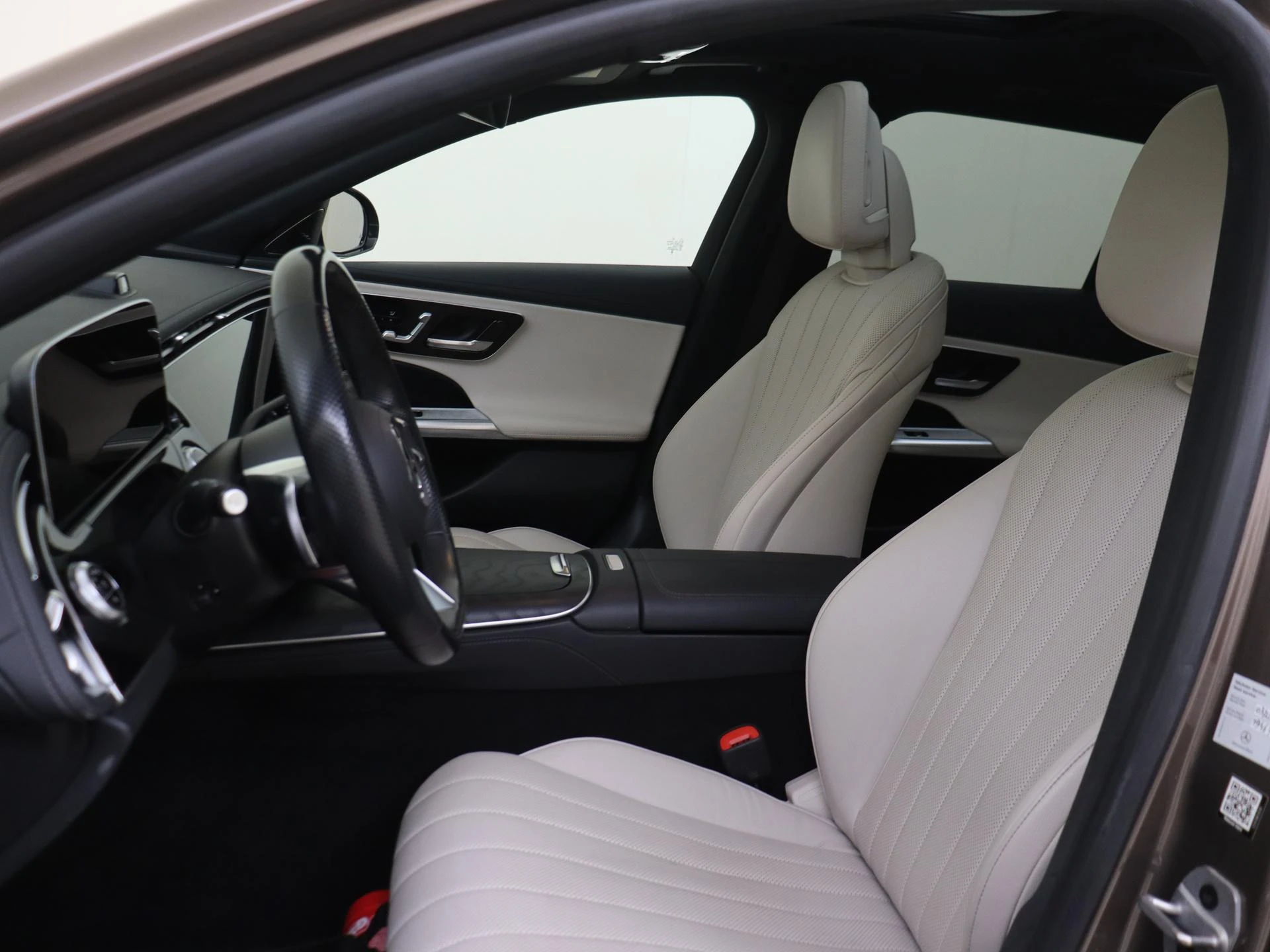Mercedes-Benz-E-Klasse-image-14