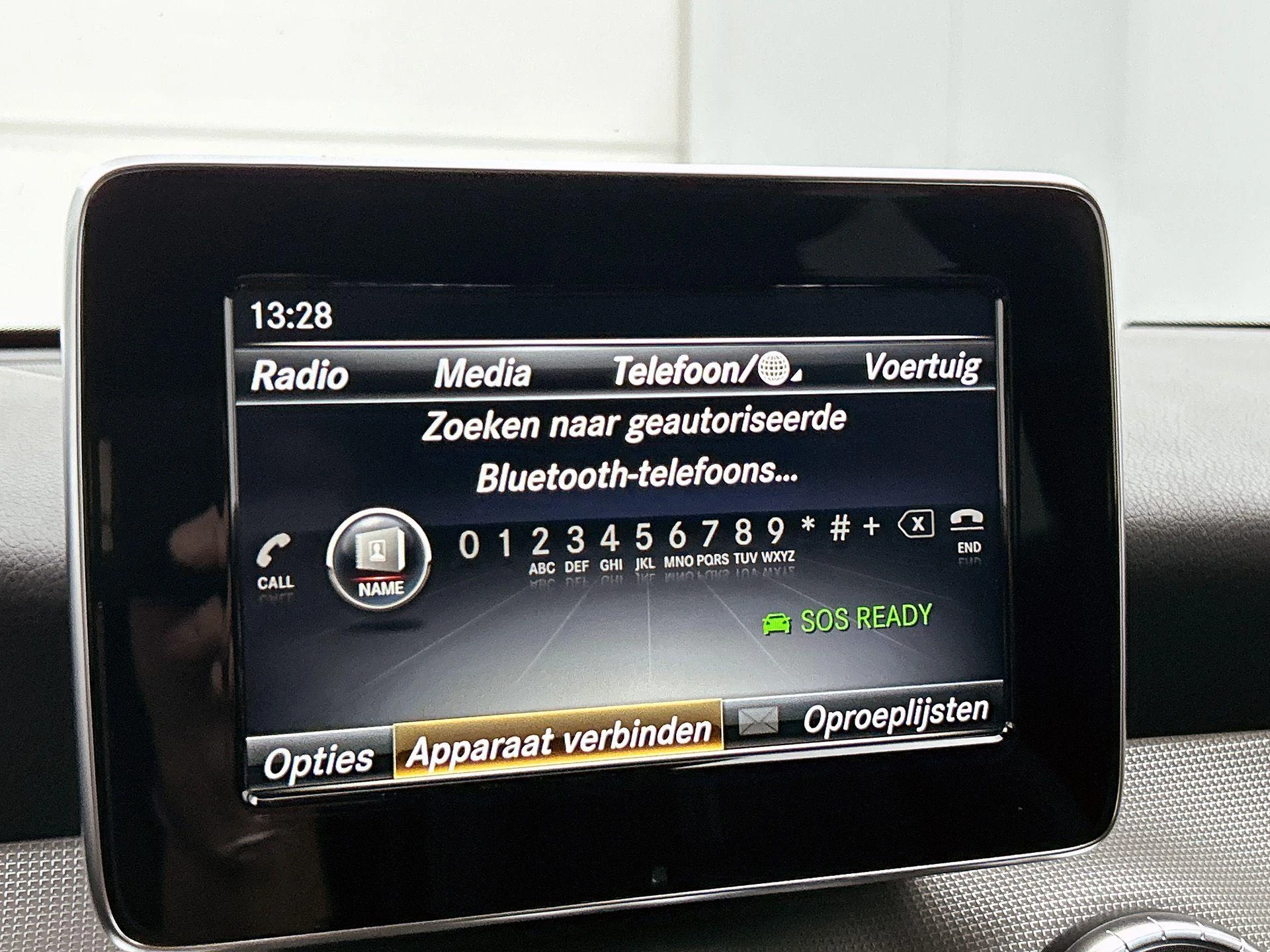 Mercedes-Benz-CLA-image-17