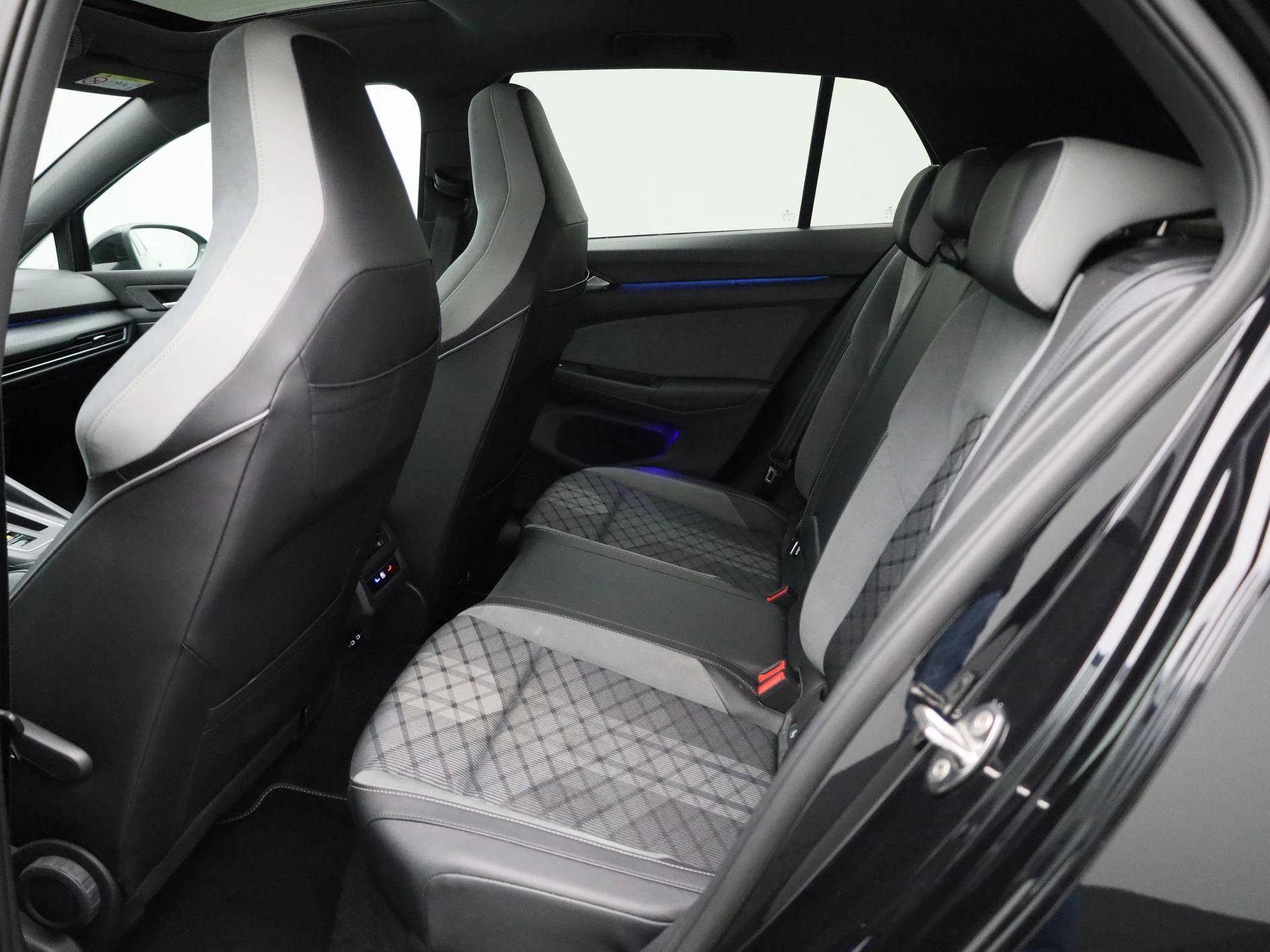 Volkswagen Golf 1.5 eTSI R-Line