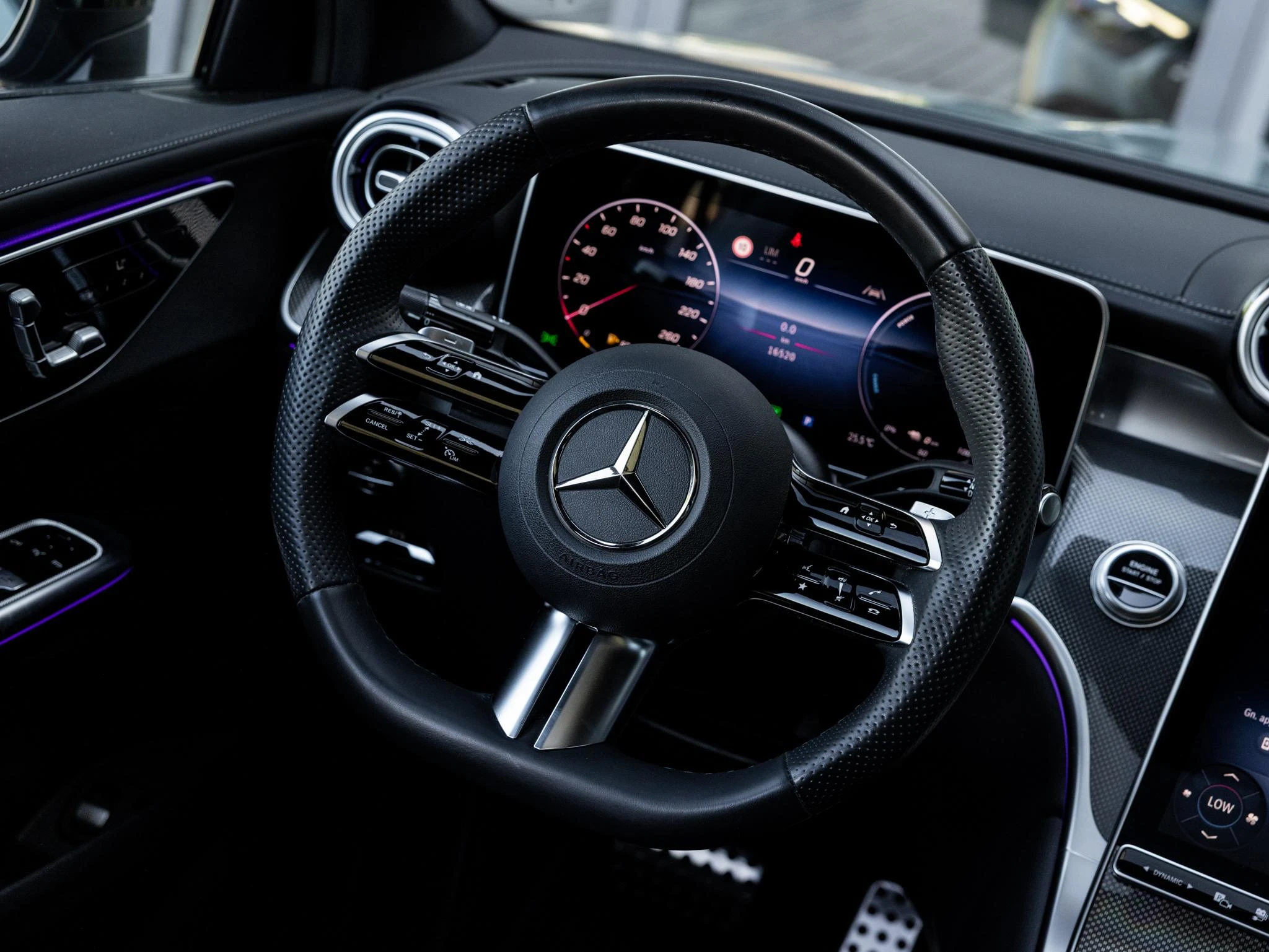 Mercedes-Benz-GLC-image-18