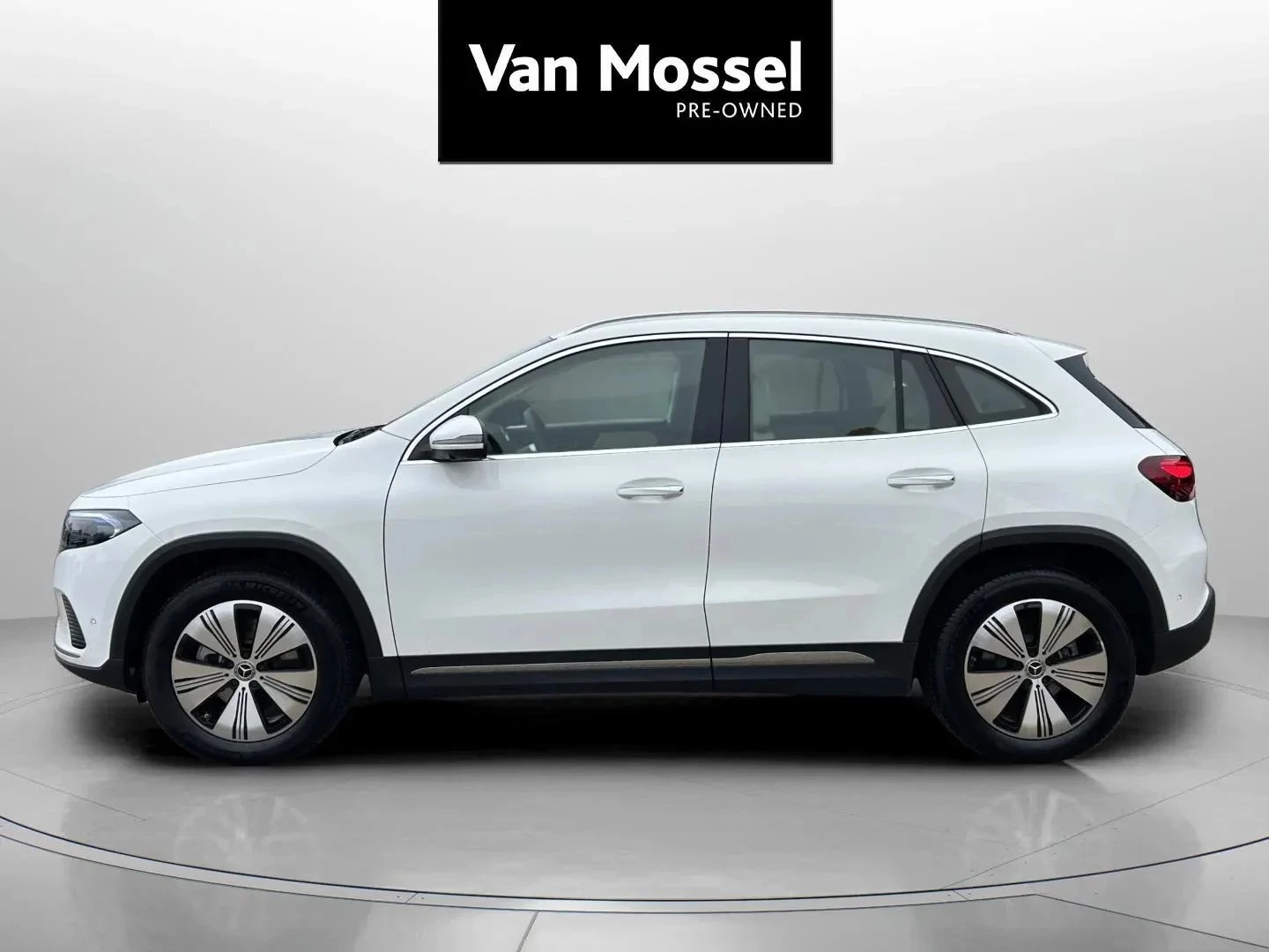 Mercedes-Benz-EQA-image-7