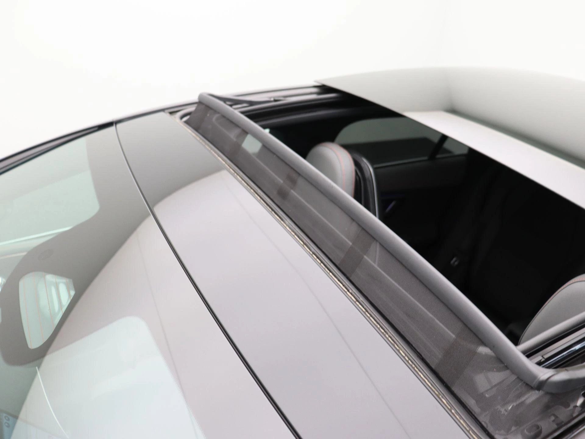 Mercedes-Benz-EQE-image-14