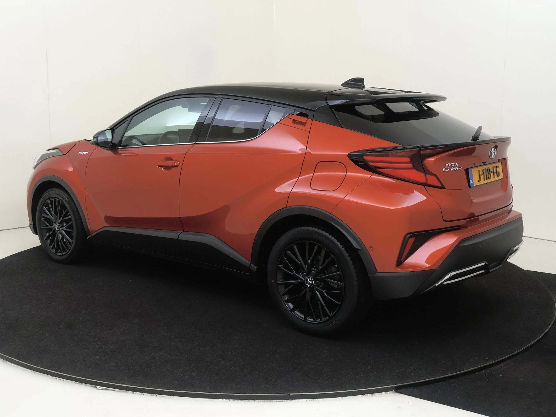 Toyota-C-HR-image-2