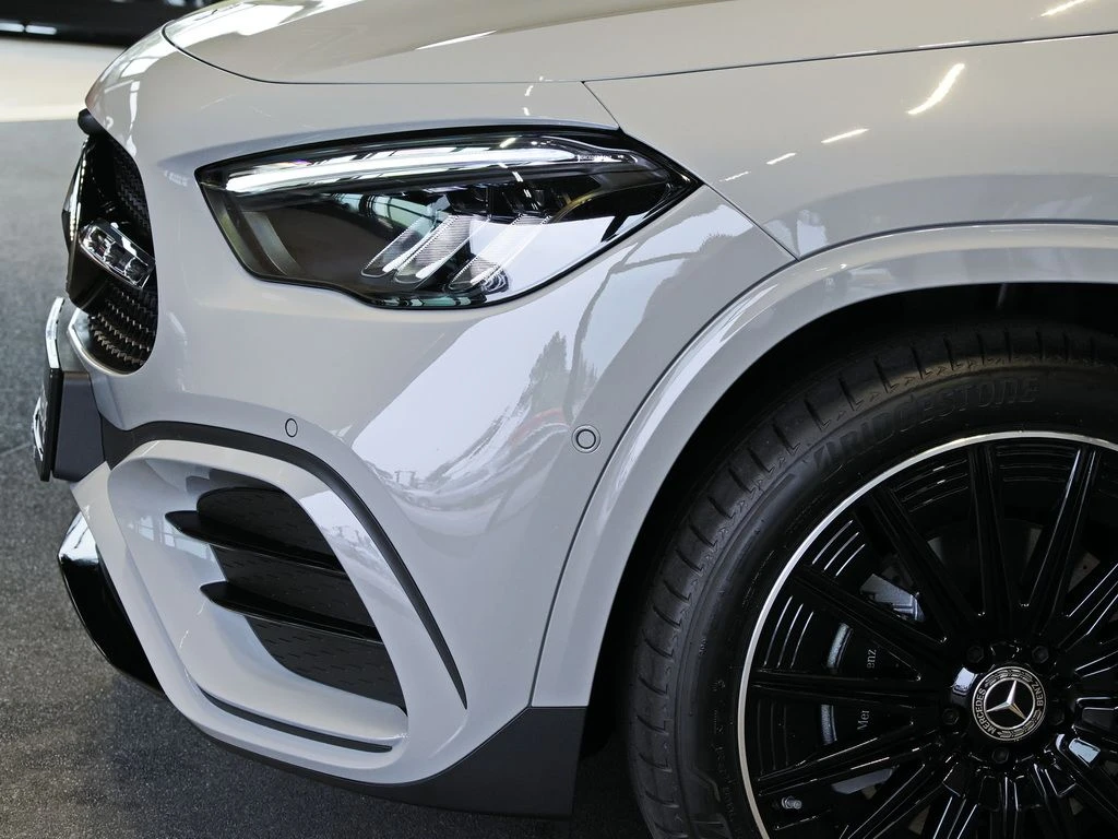 Mercedes-Benz-GLA 200 d-image-3