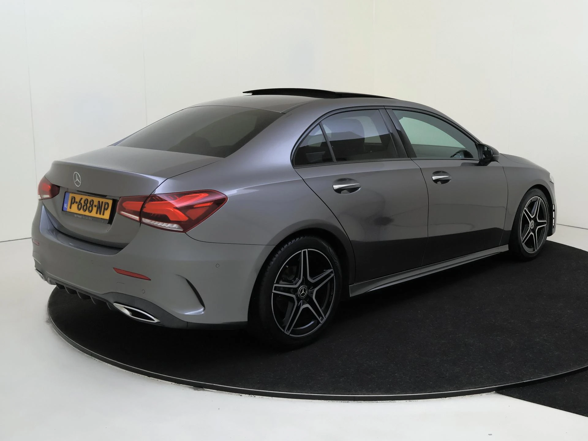 Mercedes-Benz-A-Klasse-image-1