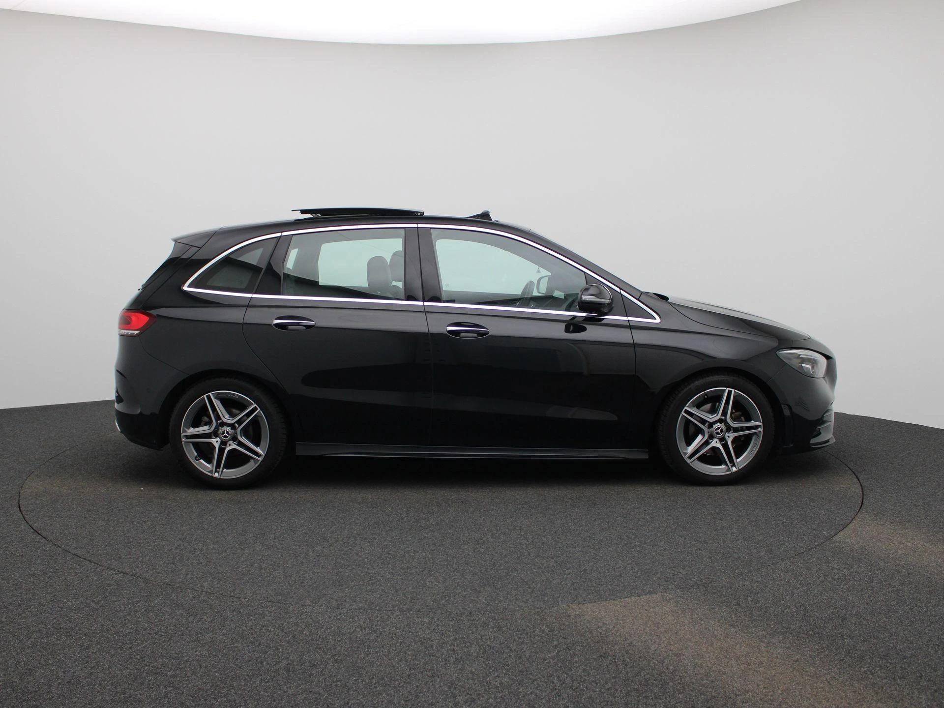 Mercedes-Benz-B-Klasse-image-5