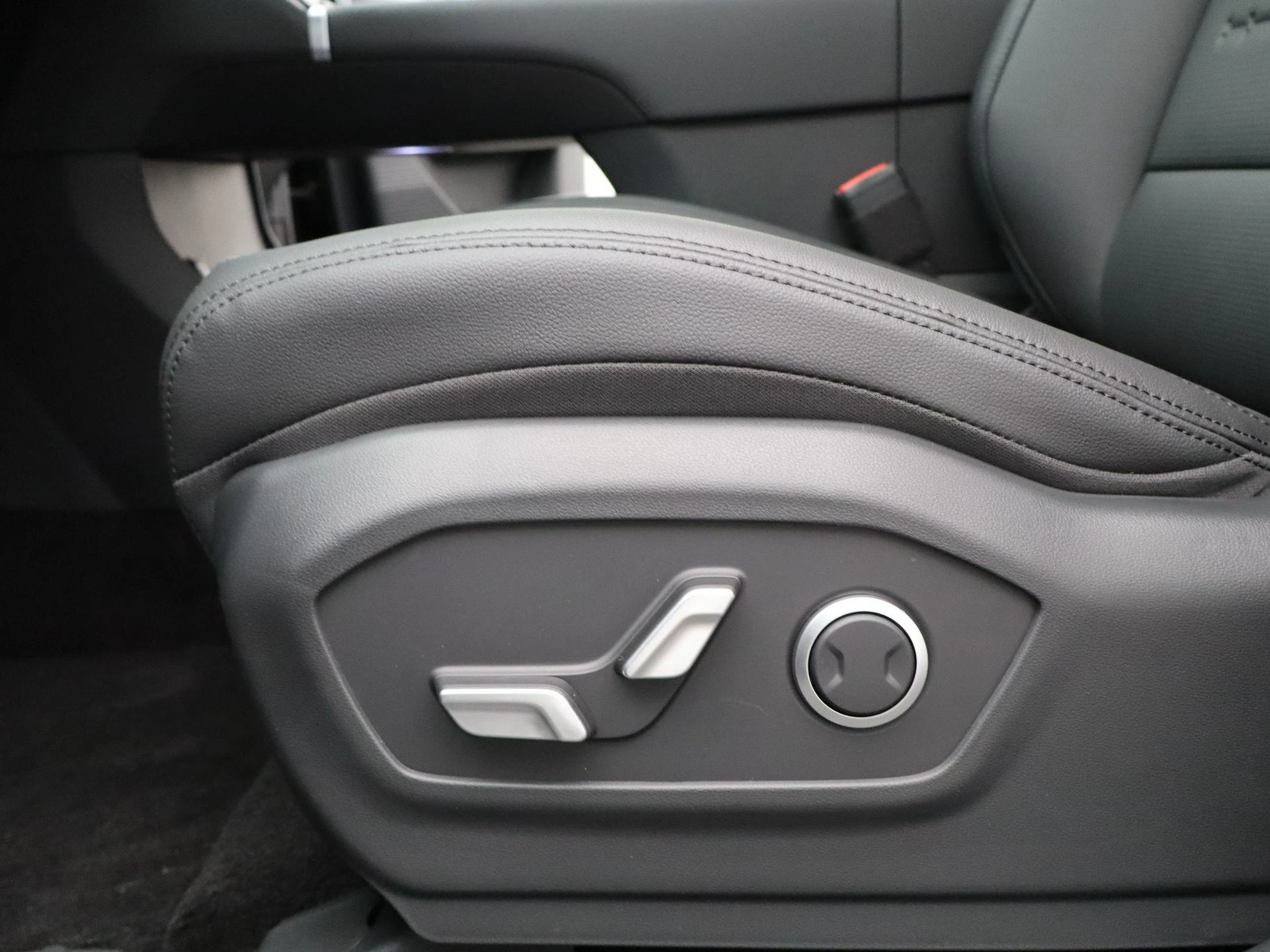 Hyundai-Santa Fe-image-26
