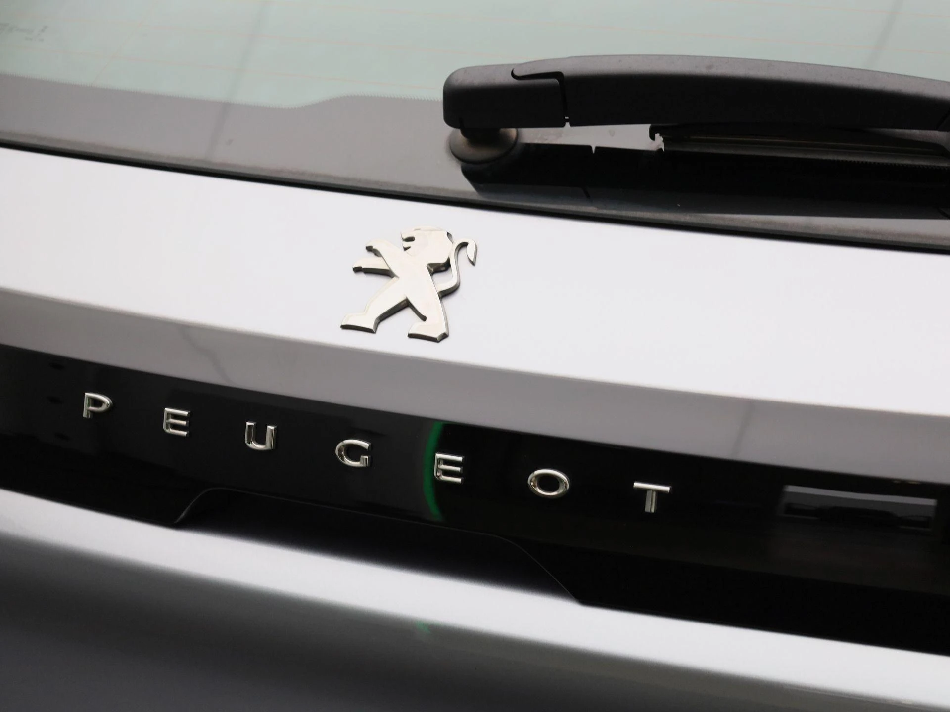 Peugeot-e-208-image-35
