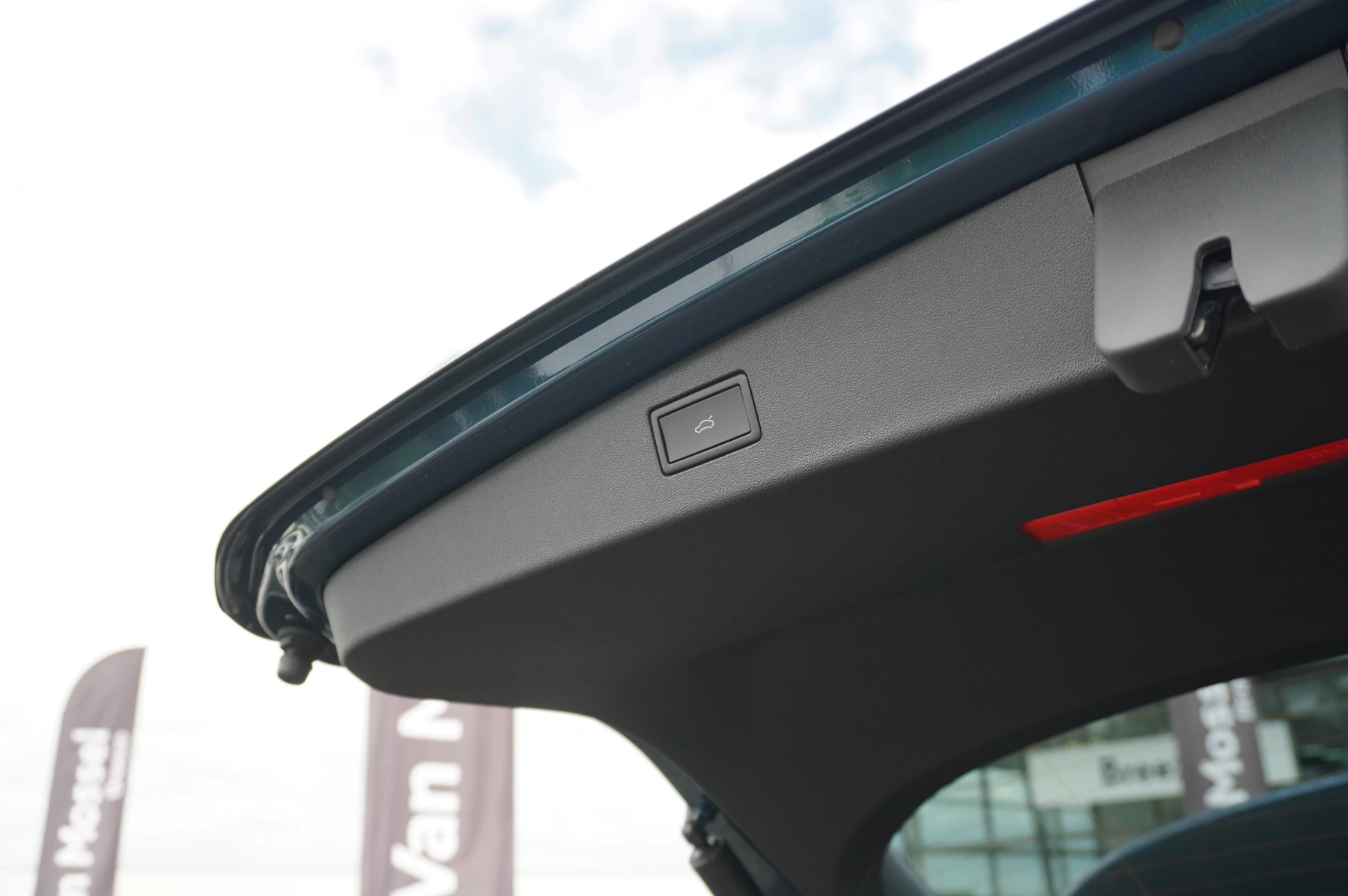 Volkswagen-Tiguan-image-16