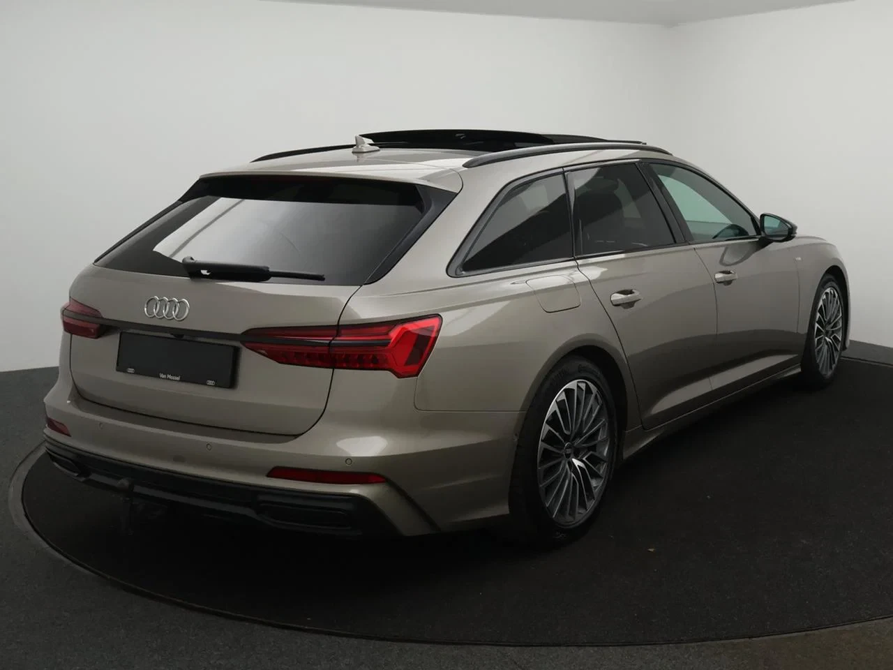 Audi A6 Avant PHEV Audi A6 Avant Competition 55 TFSI e quattro 270(367) kW(pk) S tronic