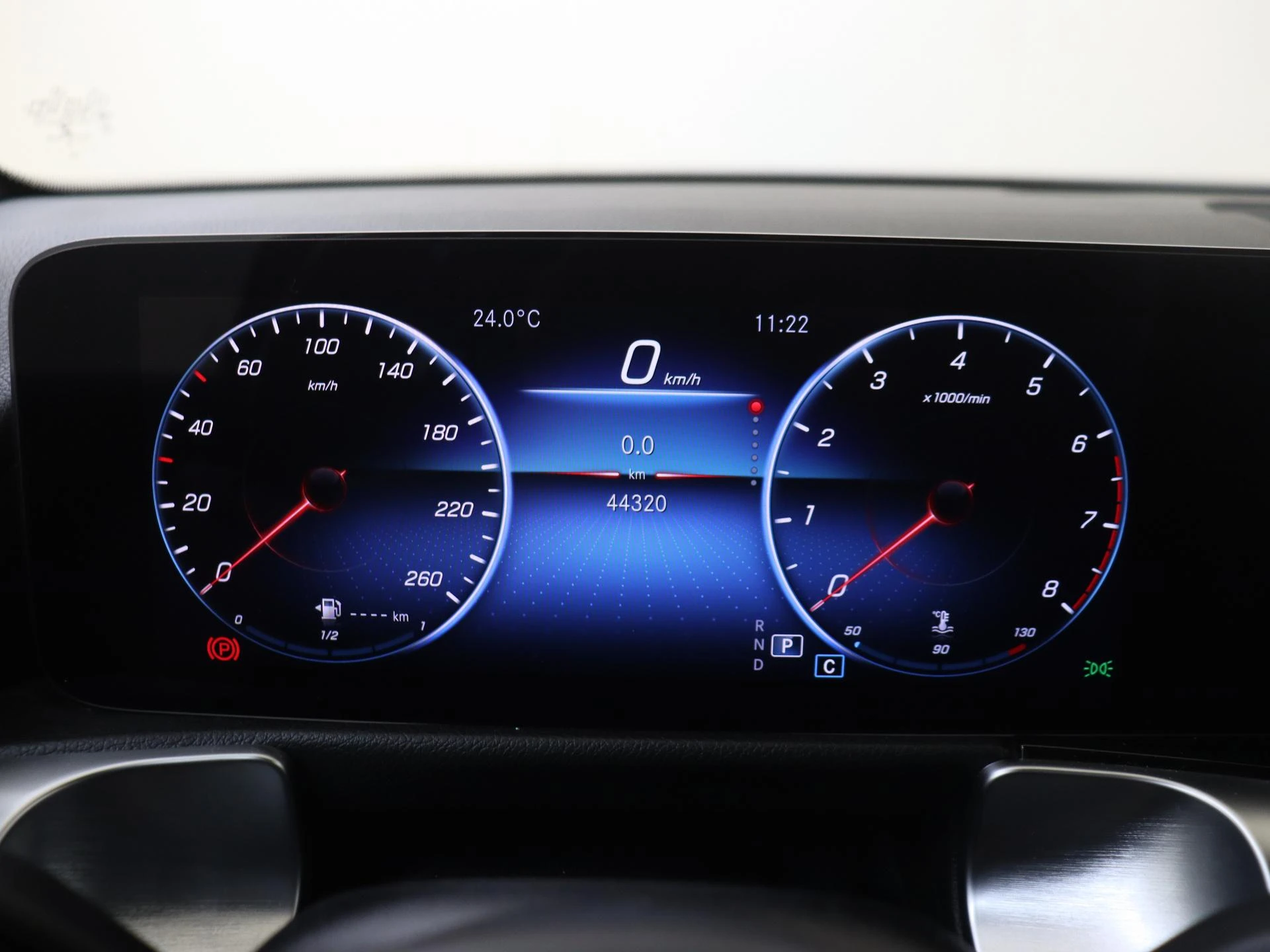 Mercedes-Benz-GLB-image-10