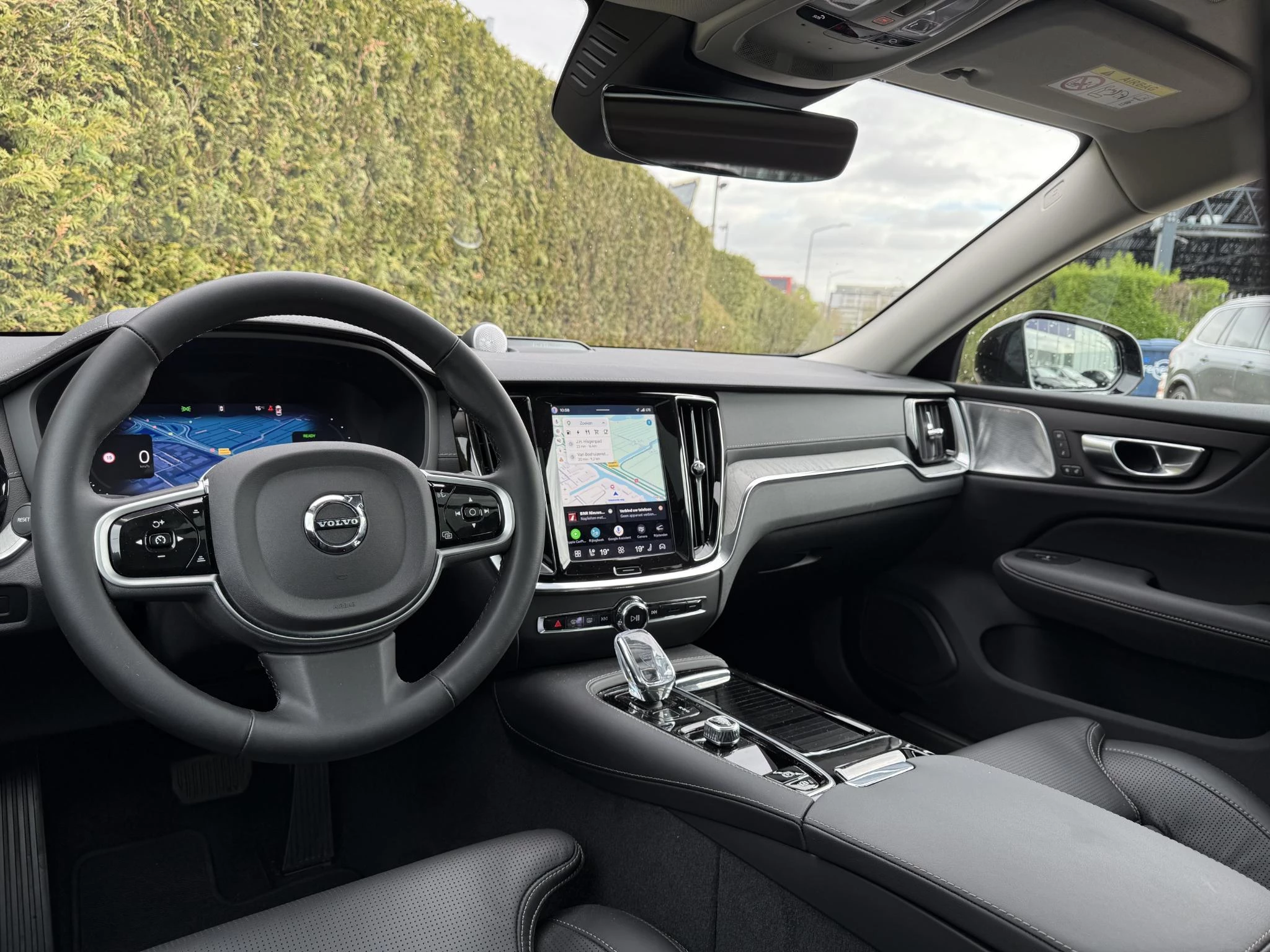 Volvo V60 T8 Plug-in hybrid AWD Ultra Dark