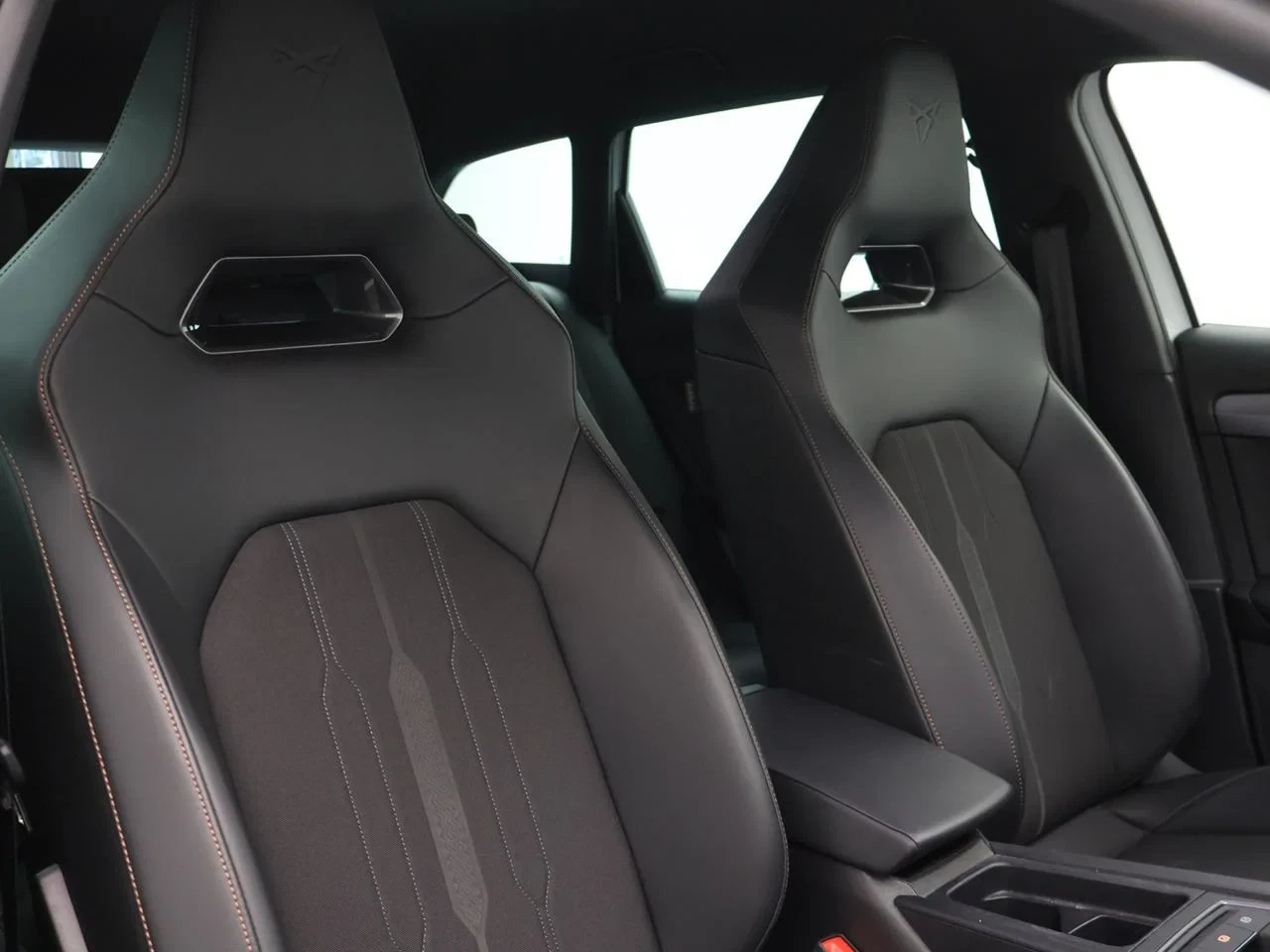 CUPRA Leon Sportstourer ST e-Hybrid (PHEV) Leon Break 1.4e-PHEV 204PK *AUTOMAAT*LEDER*SPORTZETESL*CAMERA*PDC*CRUISE*NAVI*APP-CONNECT*AIRCO*...*