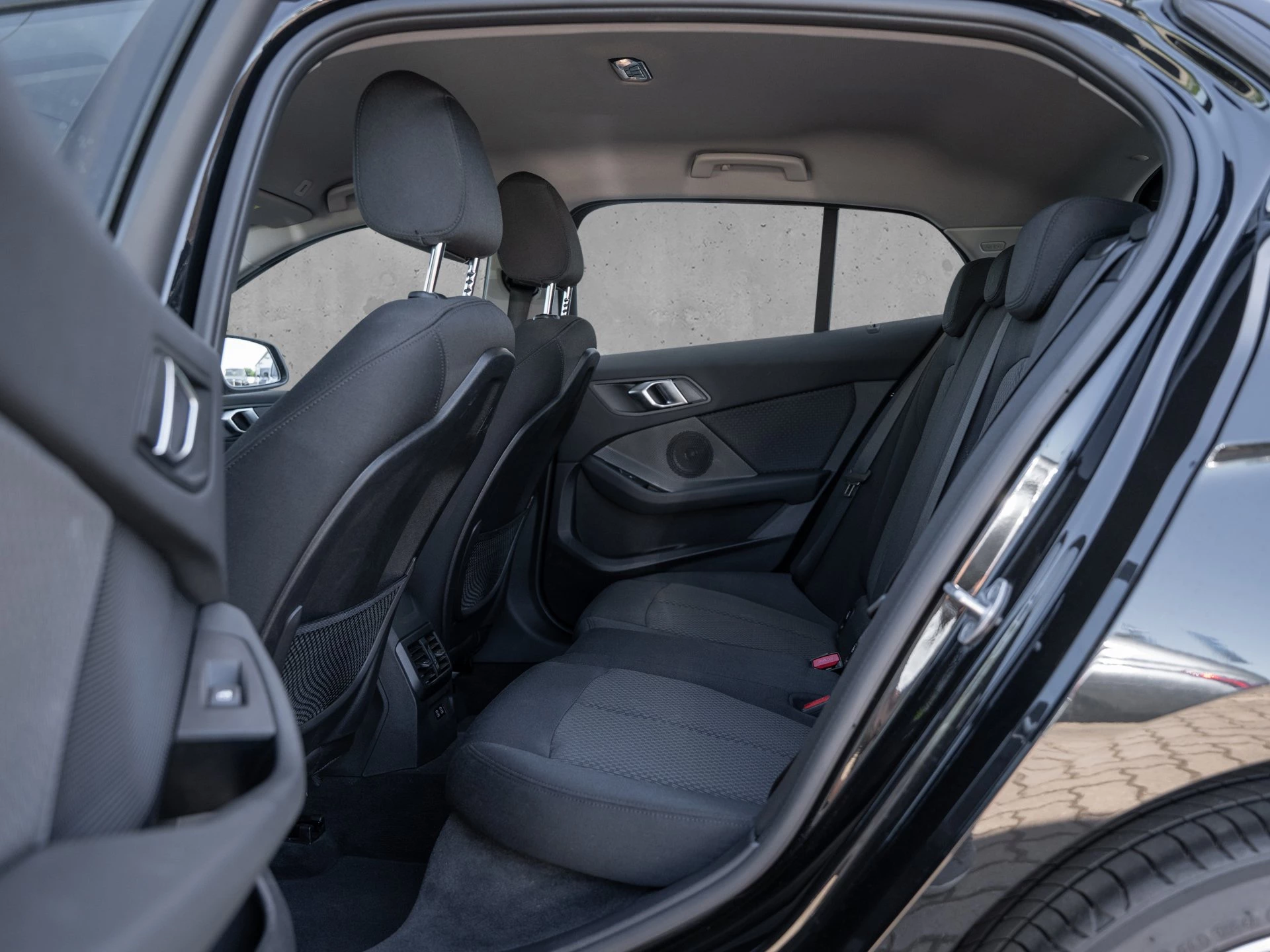 BMW 1er Reihe 118i Aut. Advantage. 17 Zoll. Driving Assist. Adaptiver LED Scheinwerfer