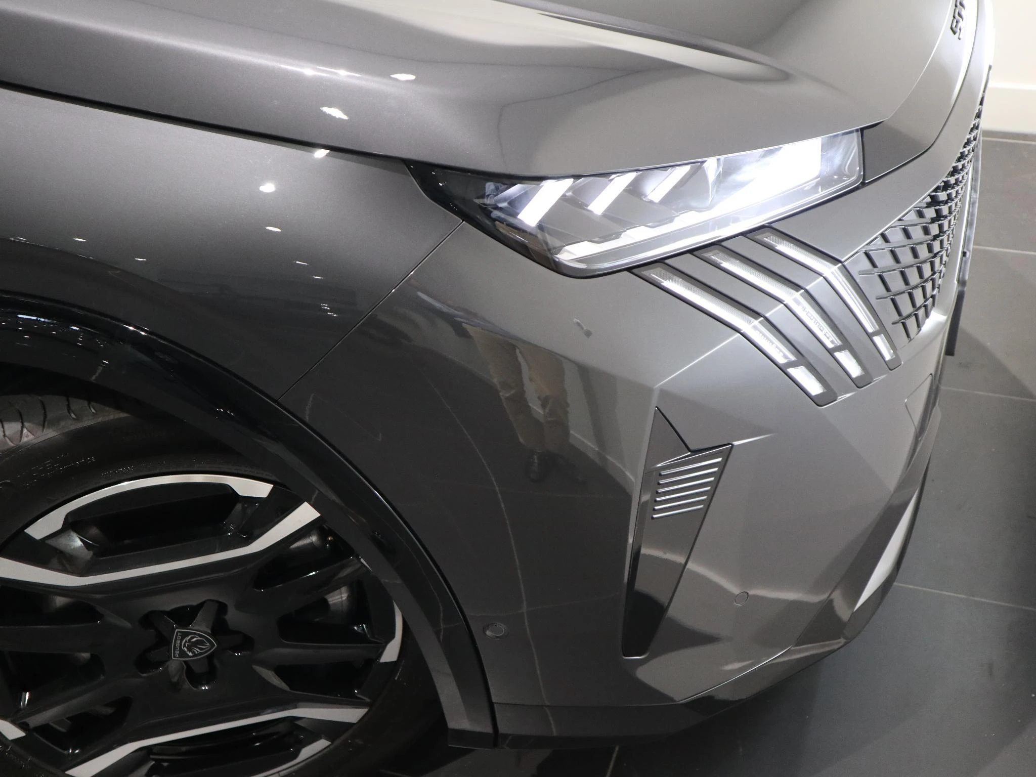 Peugeot-e-5008-image-10