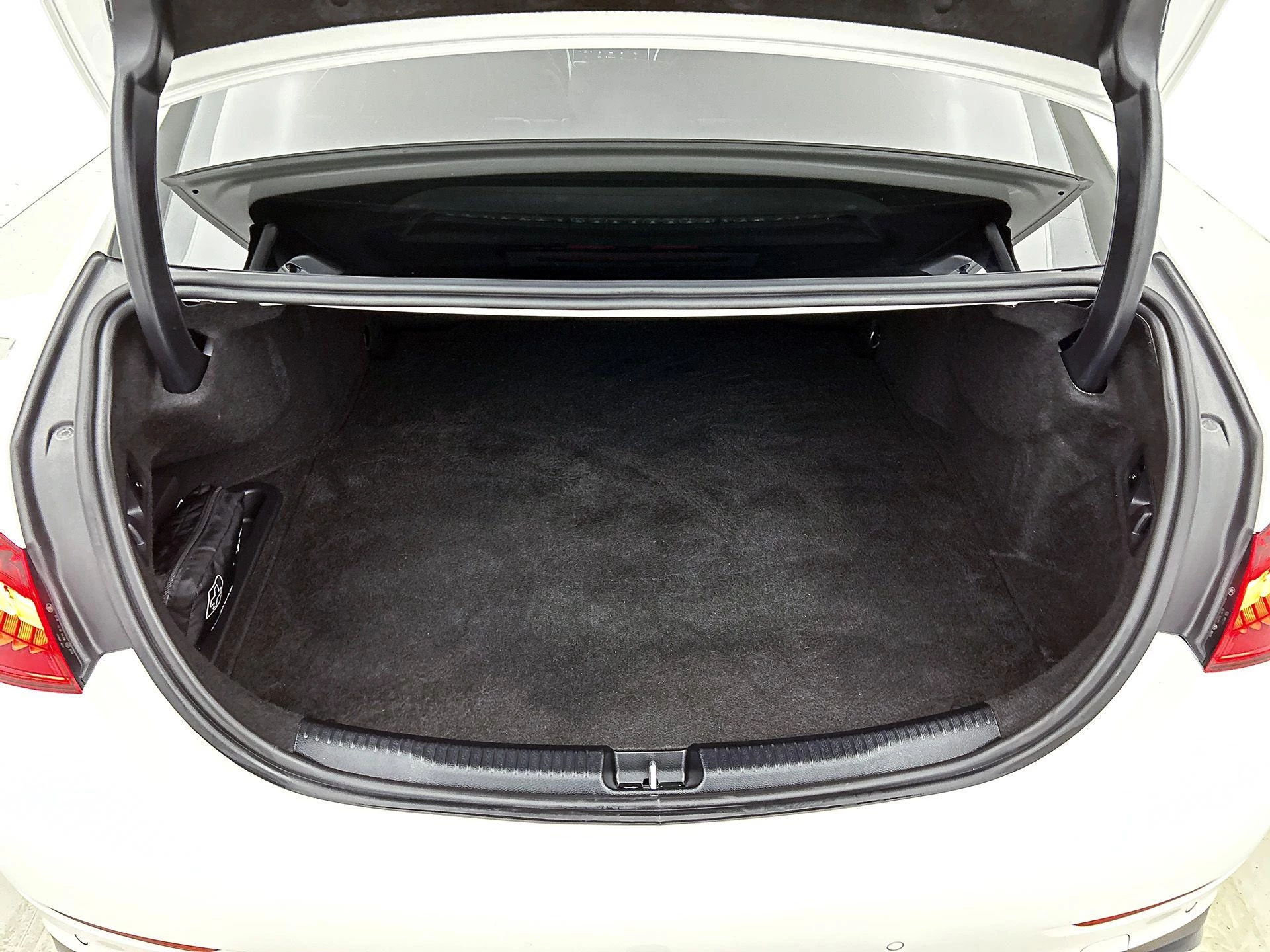 Mercedes-Benz-C-Klasse-image-14