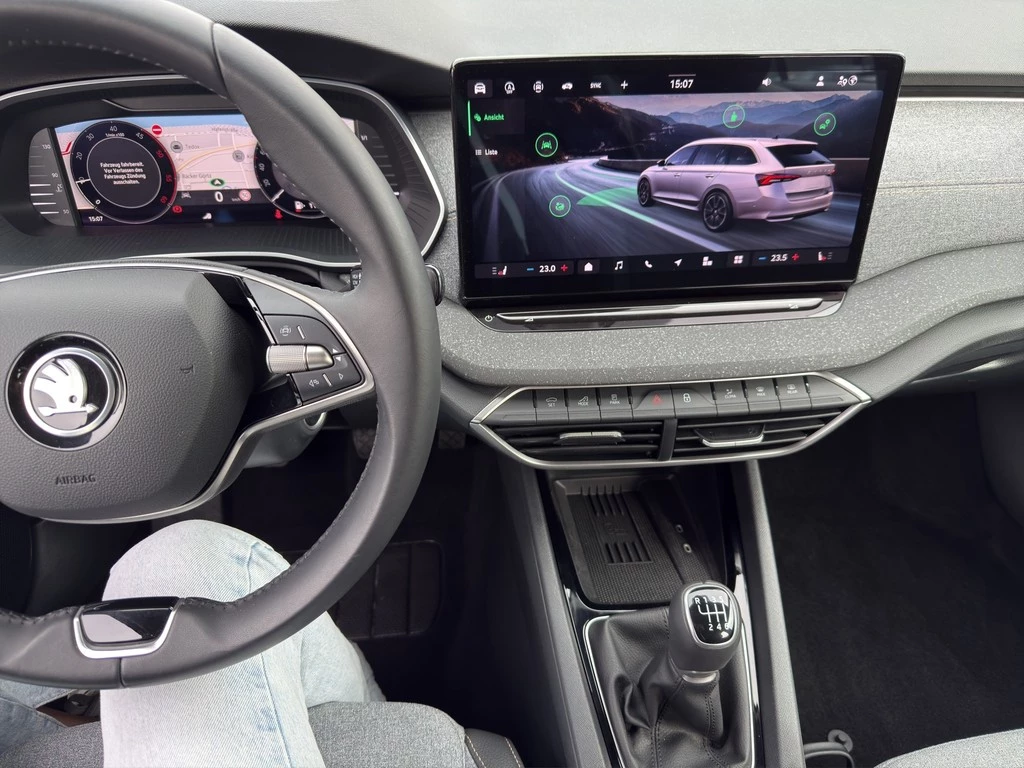 Škoda Octavia Combi 2.0 TDI Selection *NAVI*LED*SITZHEIZUNG*