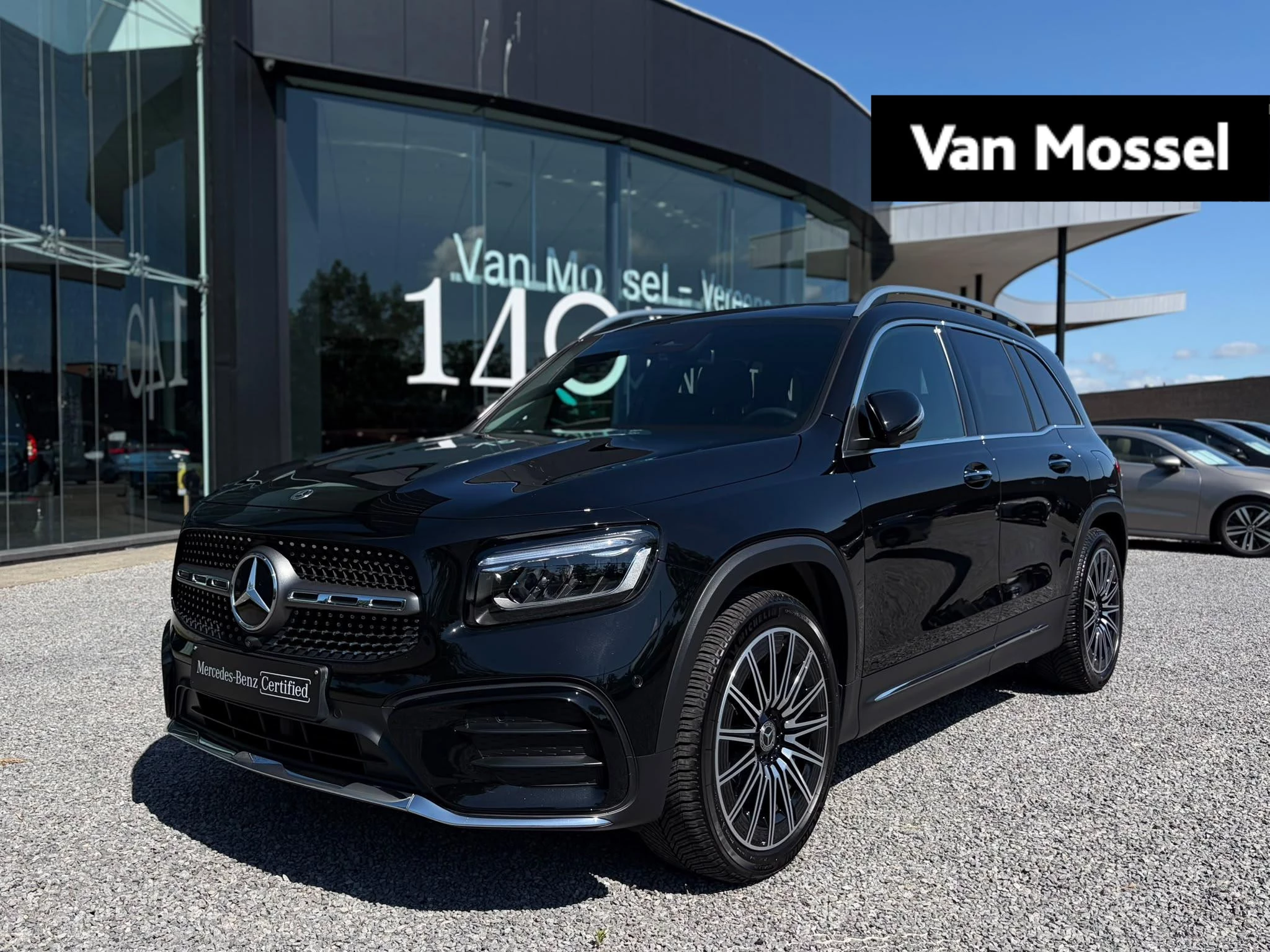 Mercedes-Benz-GLB-image-0
