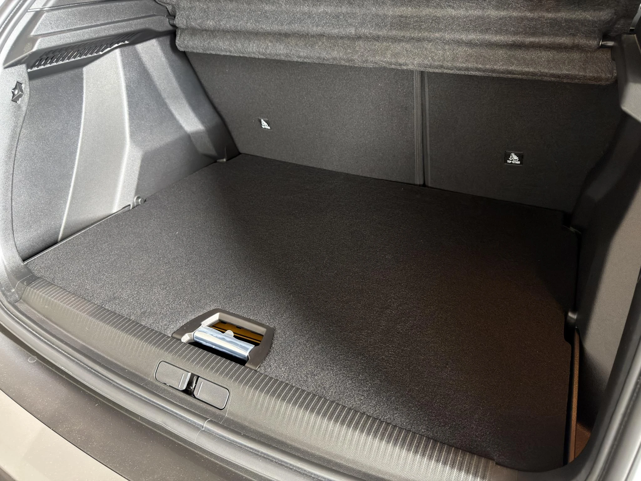 Peugeot 2008 1.2 Hybrid 145 Allure