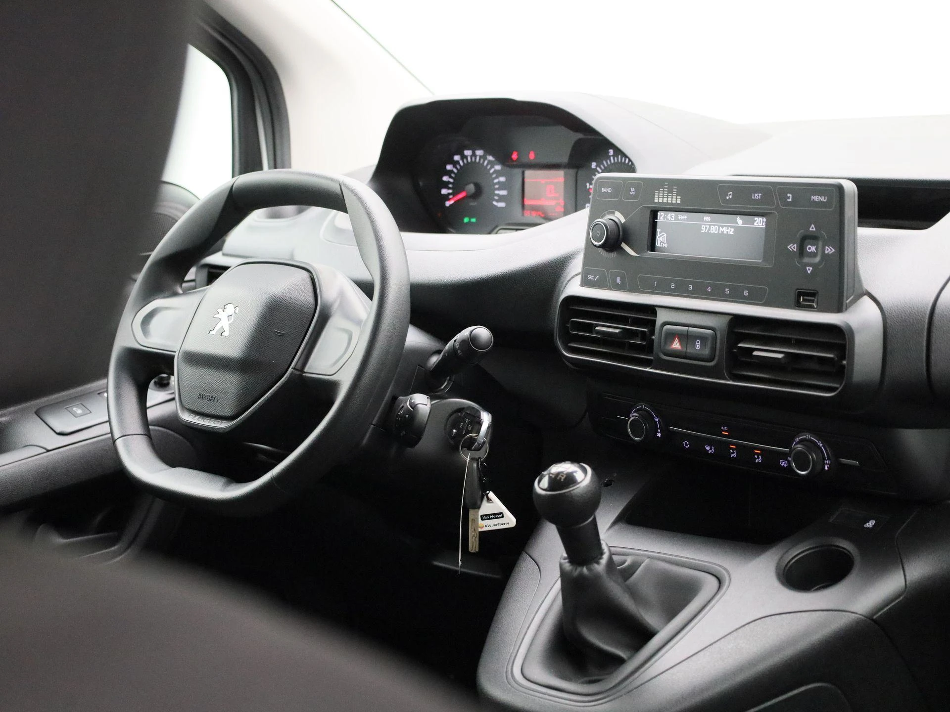 Peugeot-Partner-image-30