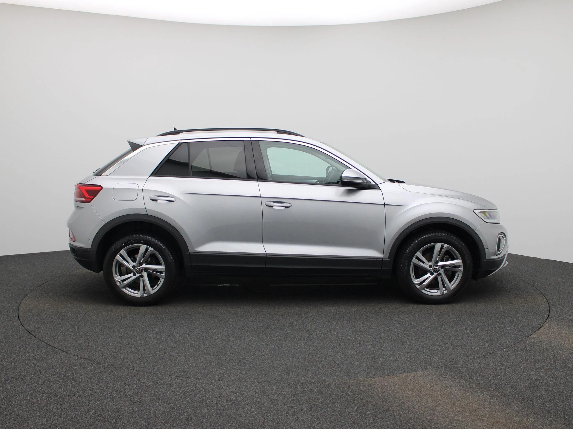Volkswagen-T-Roc-image-5