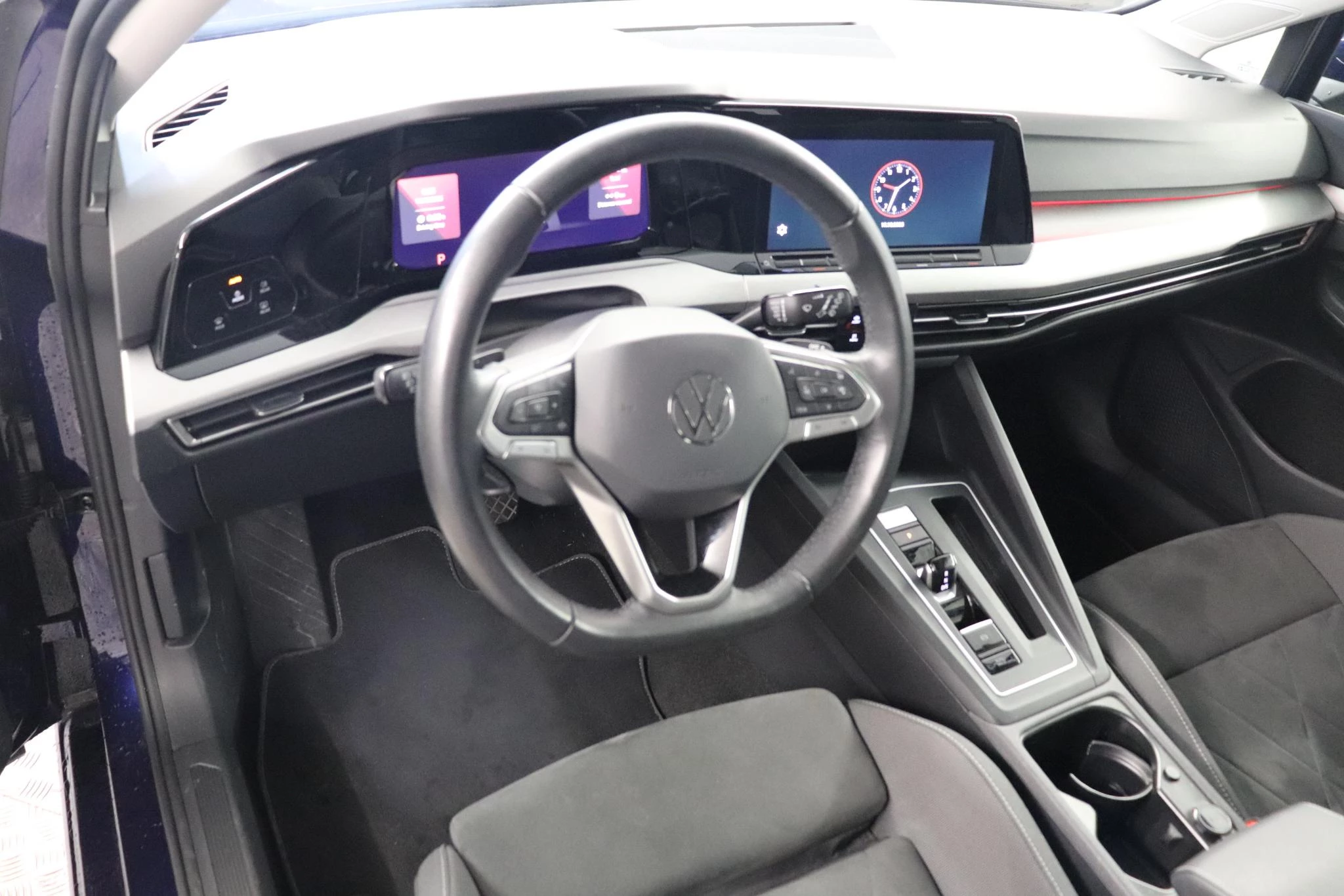 Volkswagen-Golf-image-7