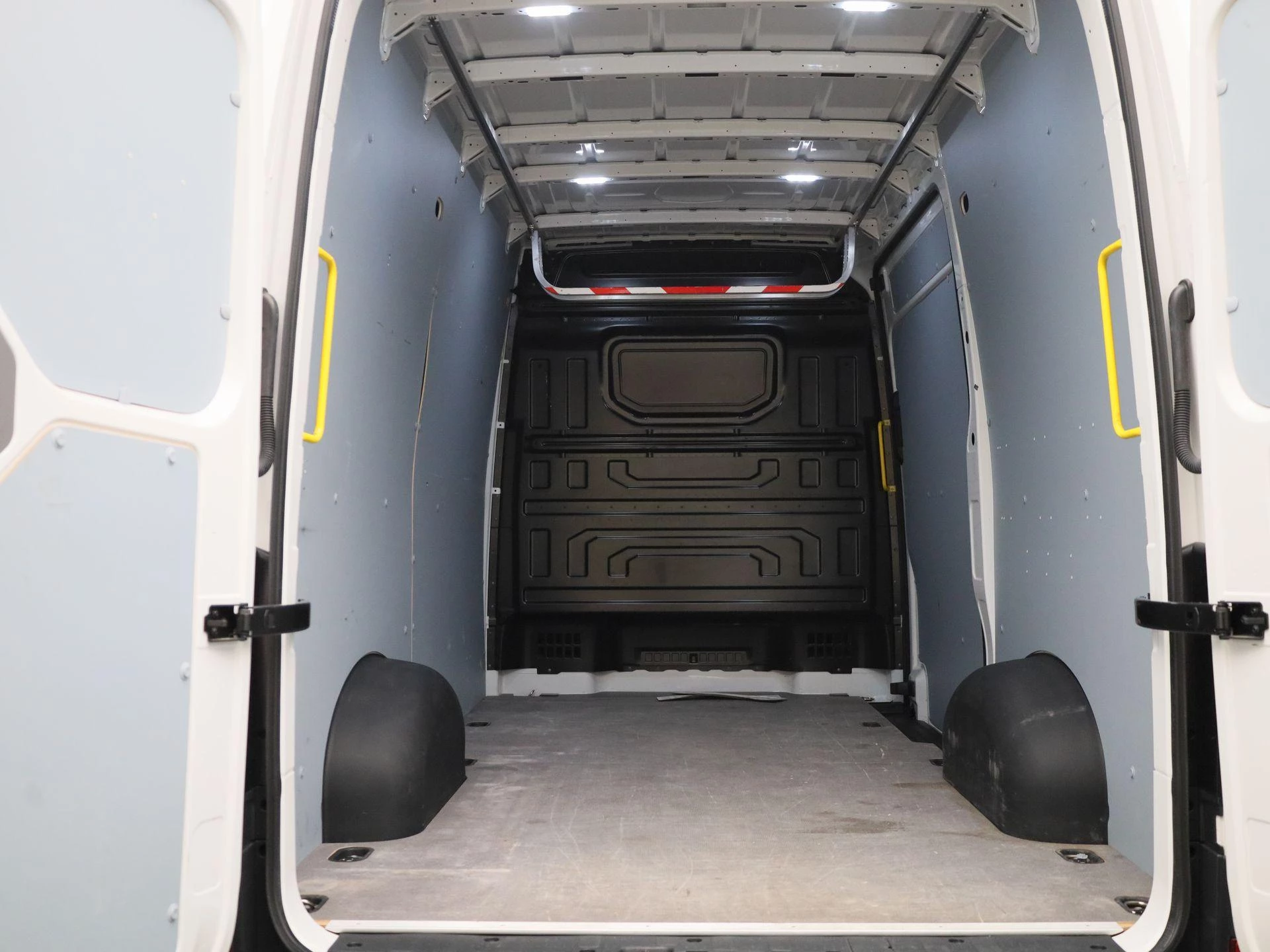 Volkswagen Crafter 2.0 TDI L3H3 140PK