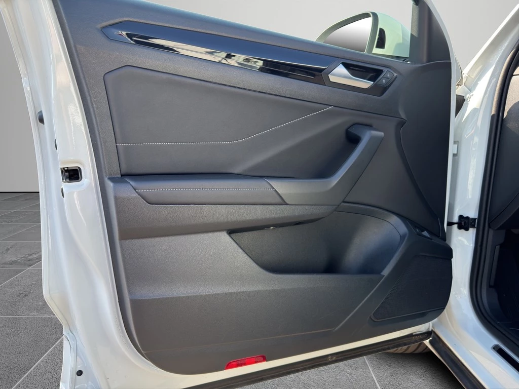 Volkswagen-T-Roc-image-17