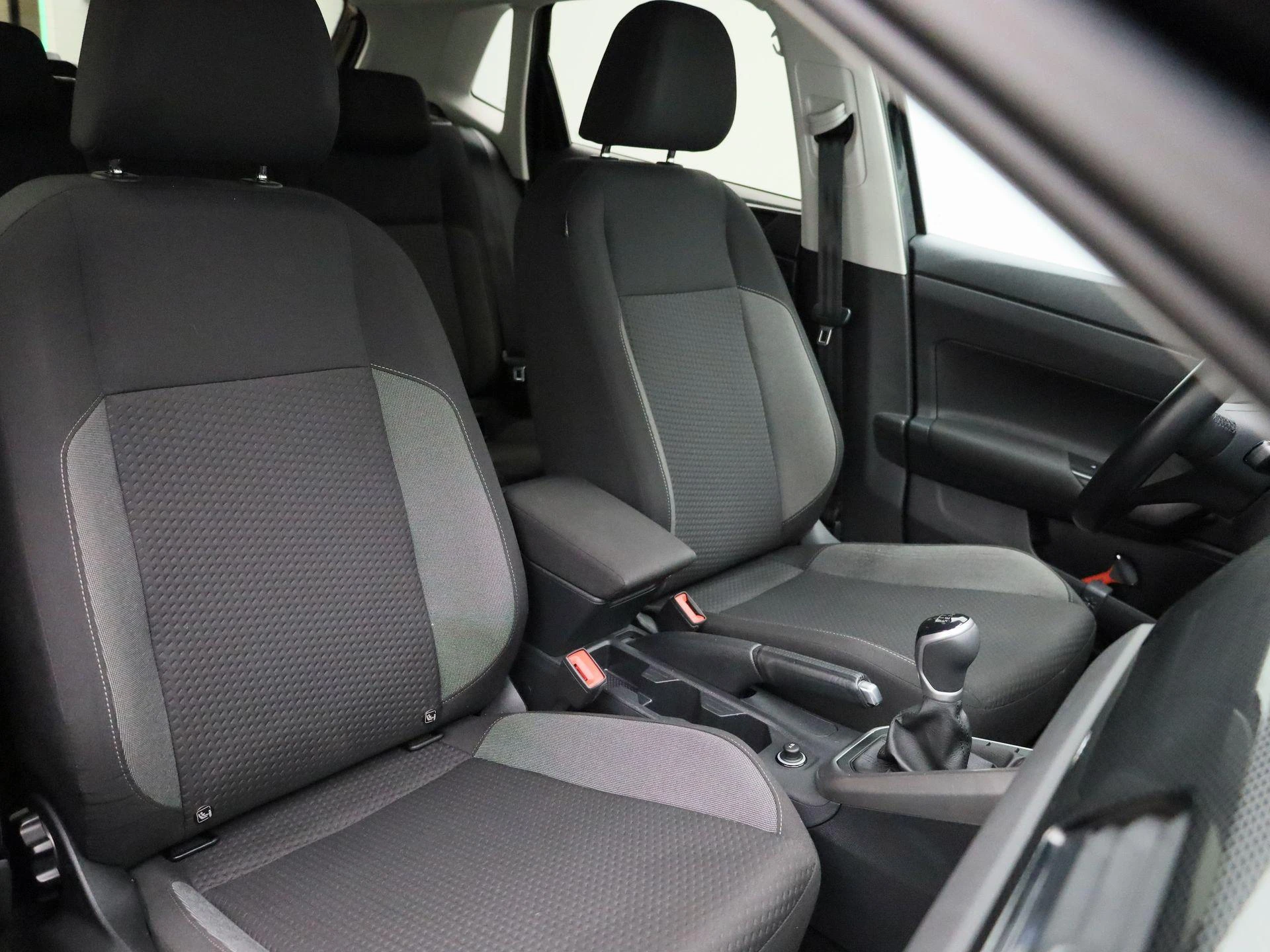 Volkswagen-Polo-image-32