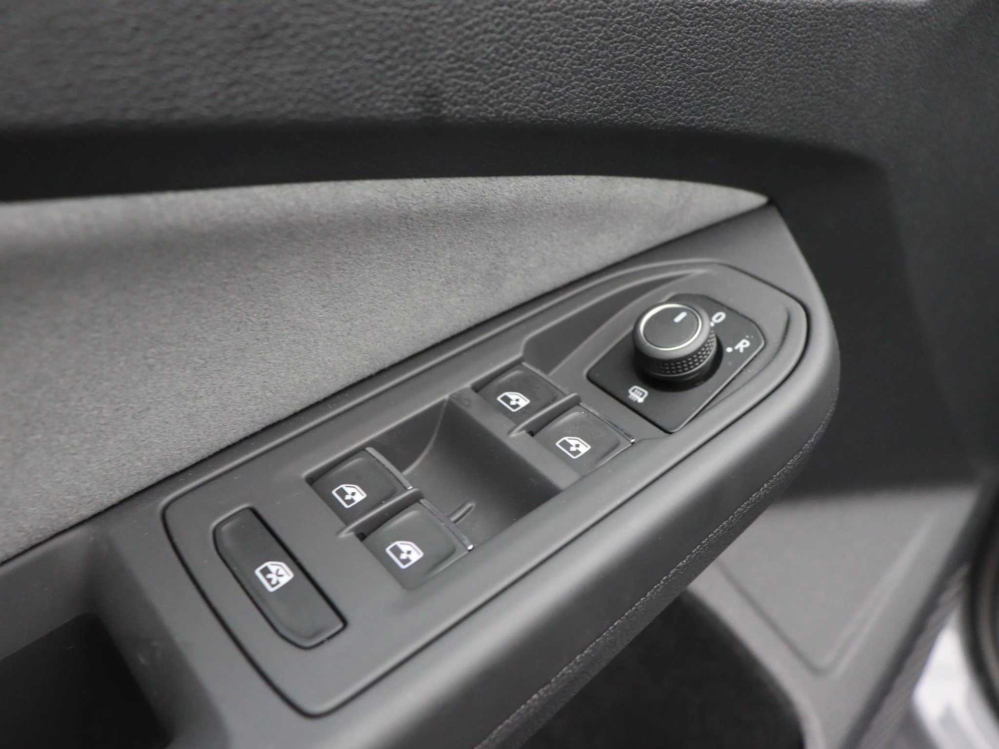Volkswagen-Golf-image-26