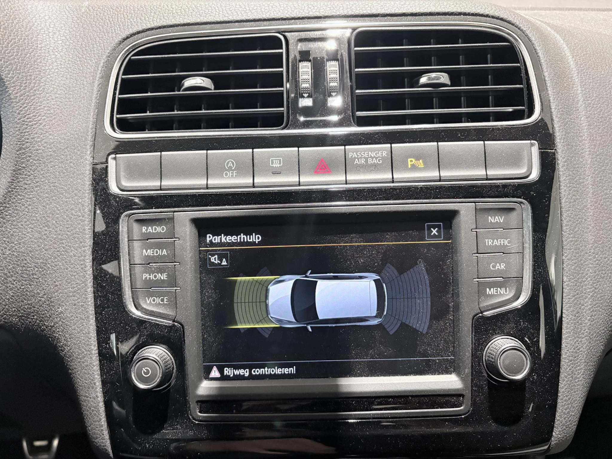 Volkswagen-Polo-image-18