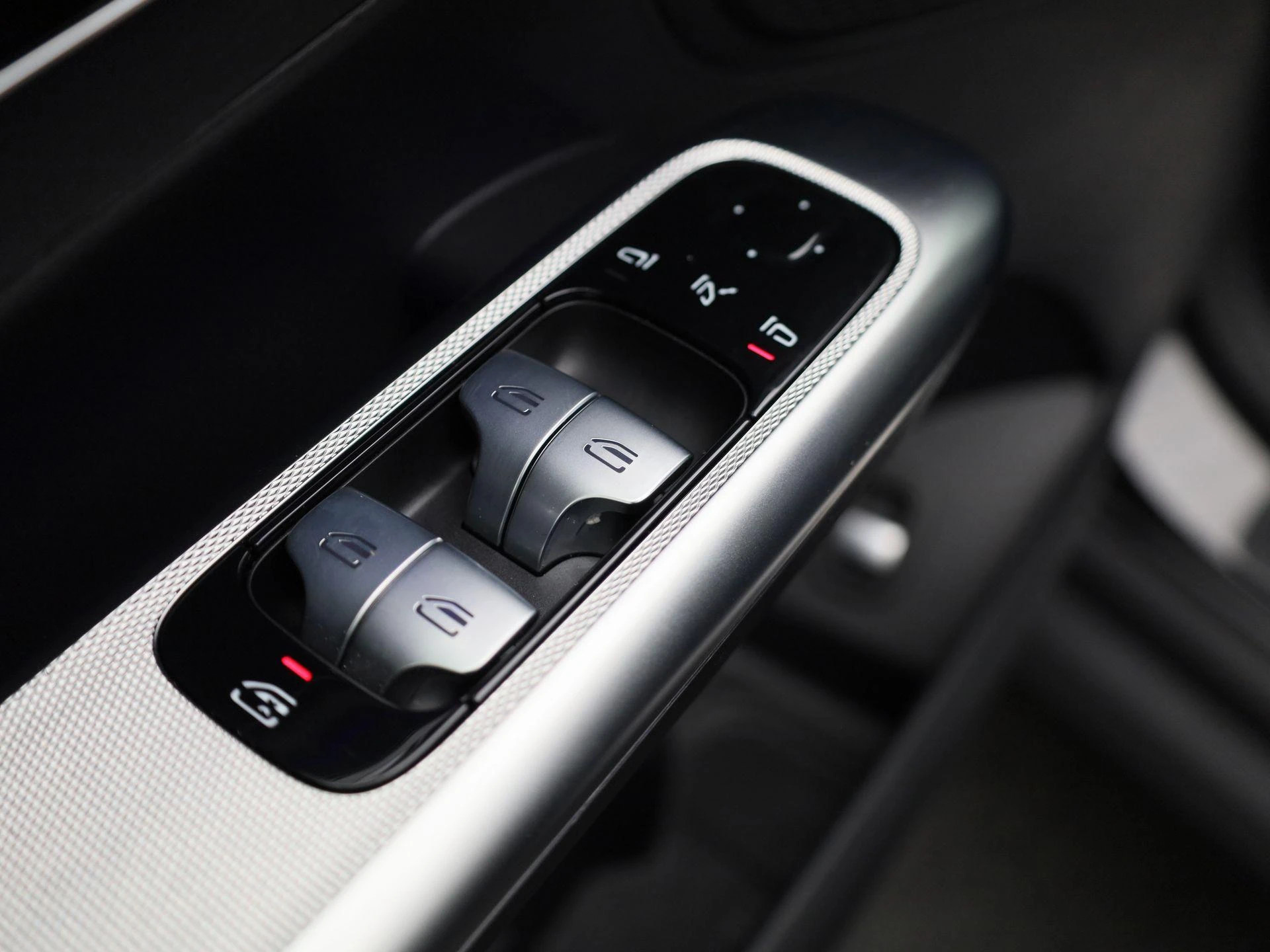 Mercedes-Benz-GLC-image-32
