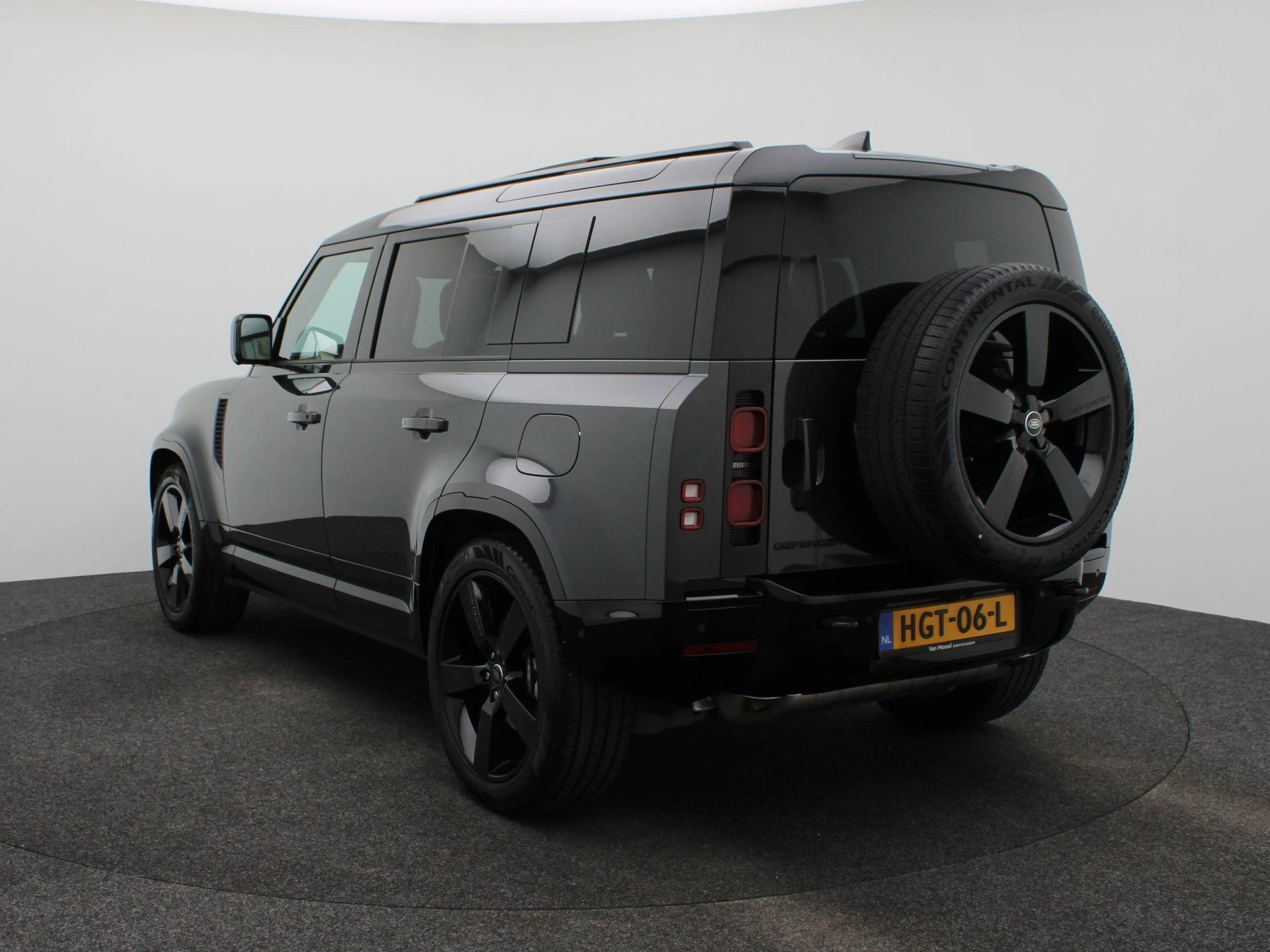Land Rover Defender 110 2.0 P300e 110 X-Dynamic HSE
