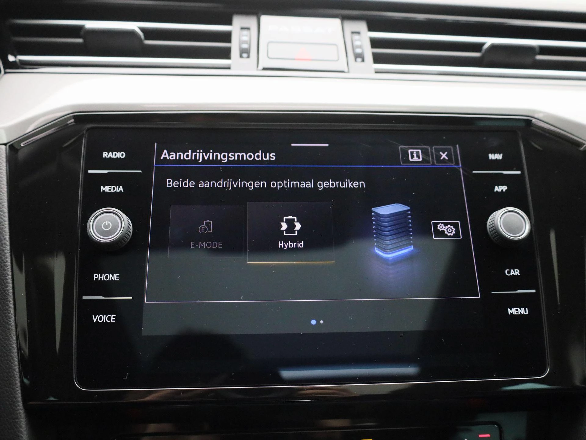 Volkswagen-Passat-image-31