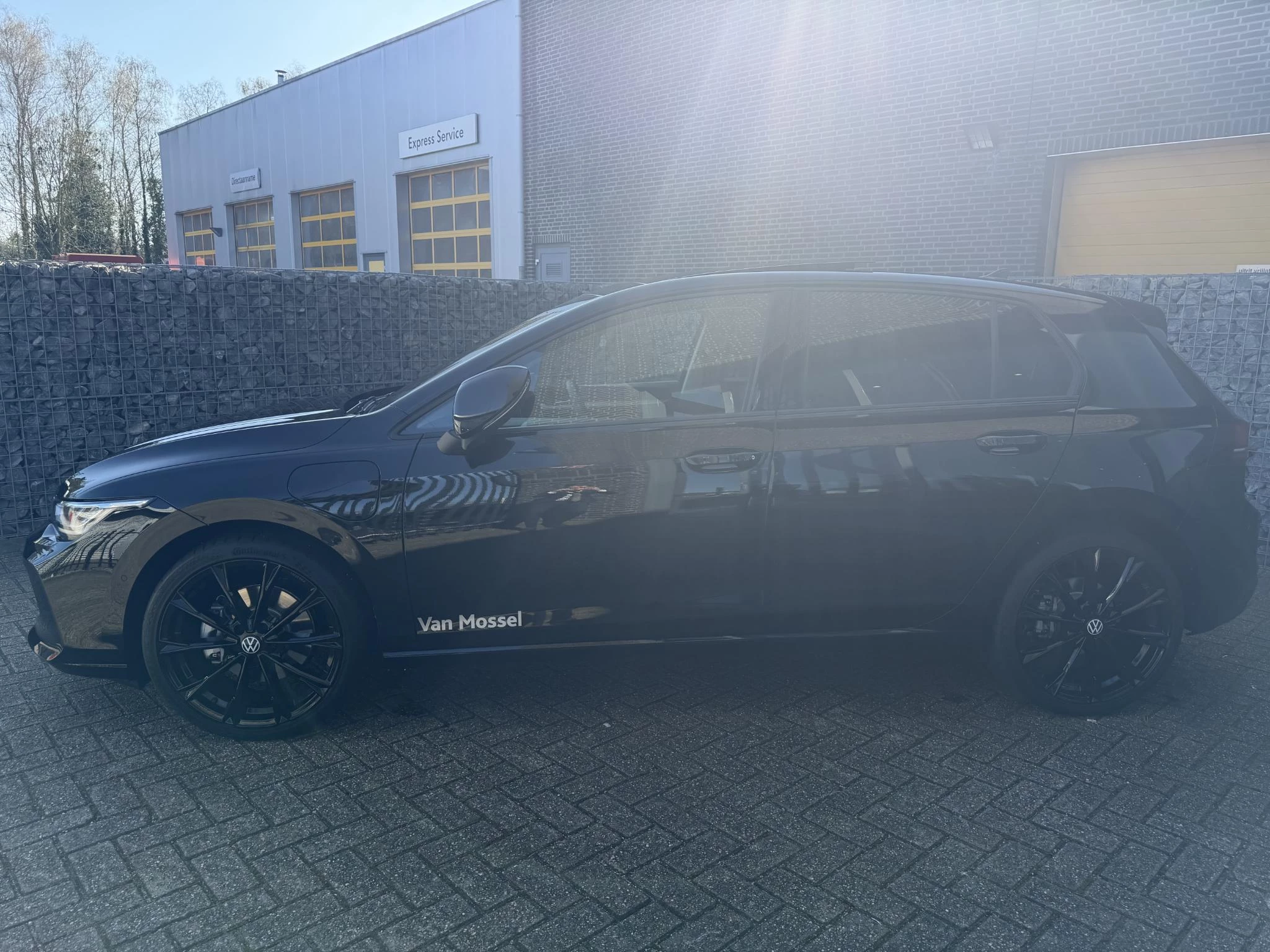 Volkswagen-Golf-image-3