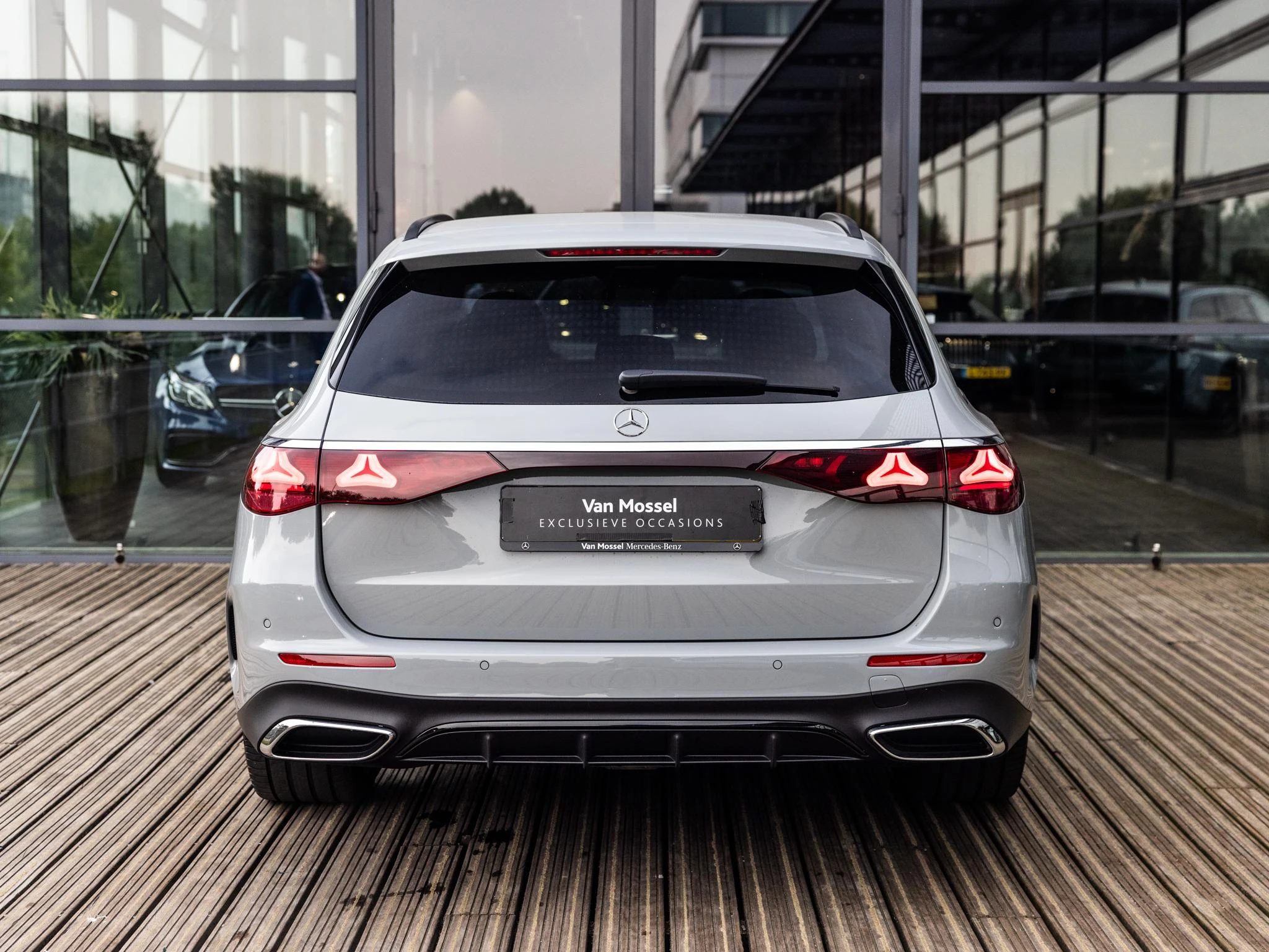 Mercedes-Benz-E-Klasse-image-7
