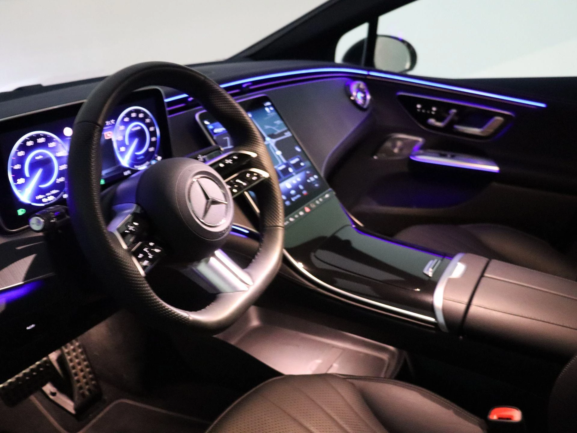 Mercedes-Benz-EQE-image-18