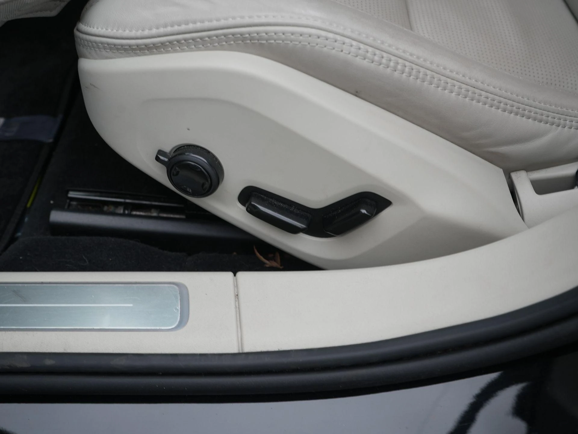 Volvo-S90-image-33