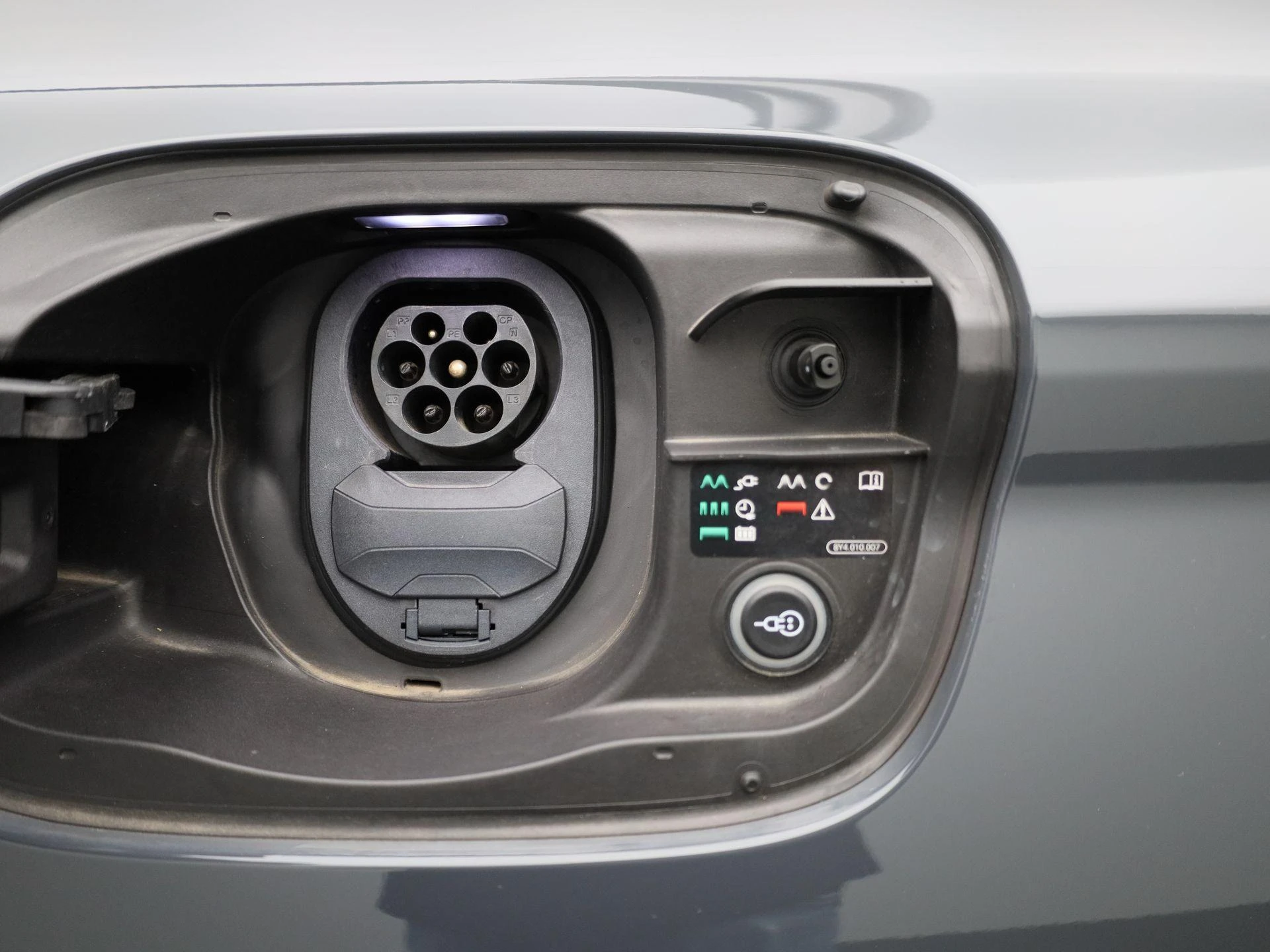 Audi-Q6 e-tron-image-14